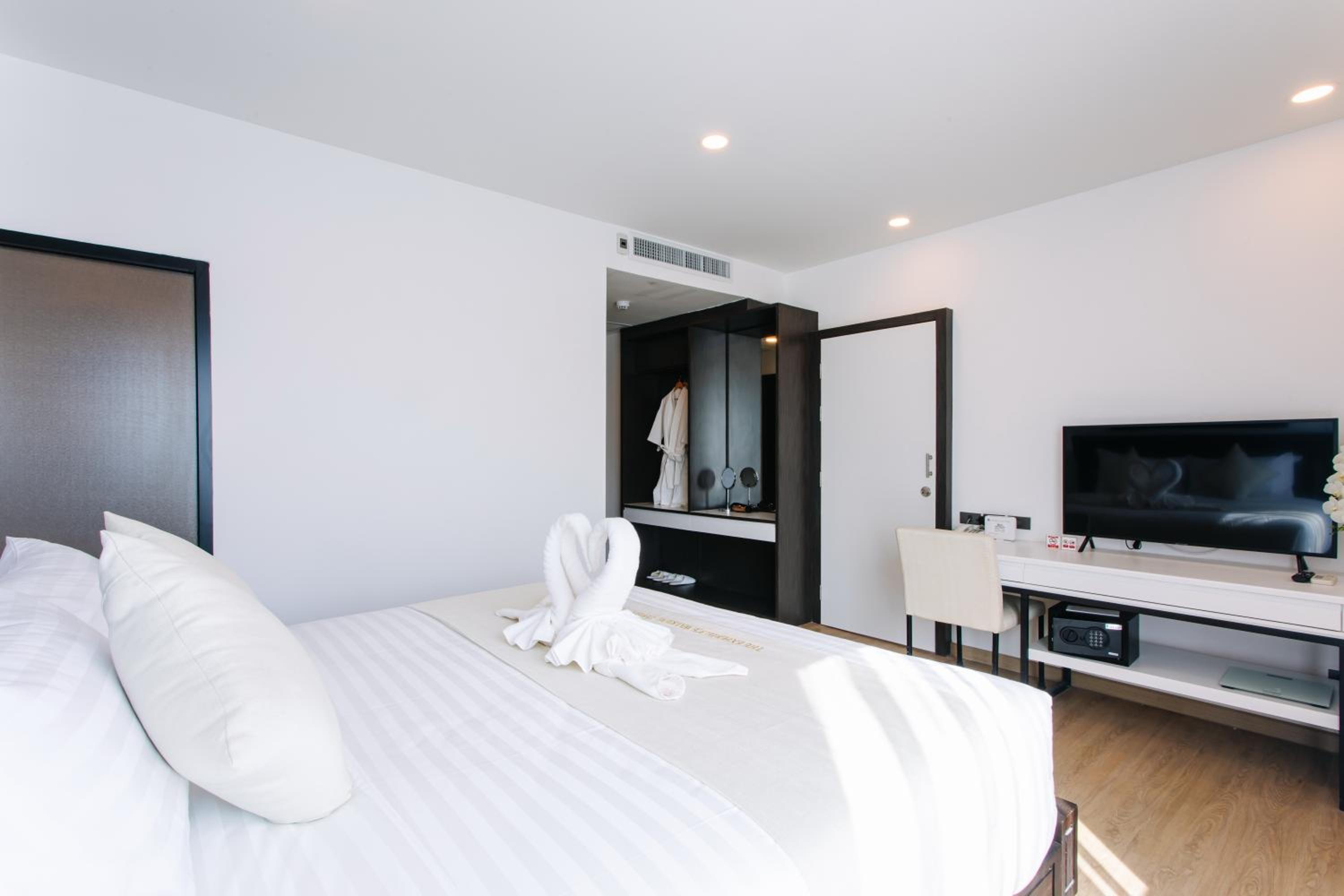Deluxe Quadruple Room - Photo 3