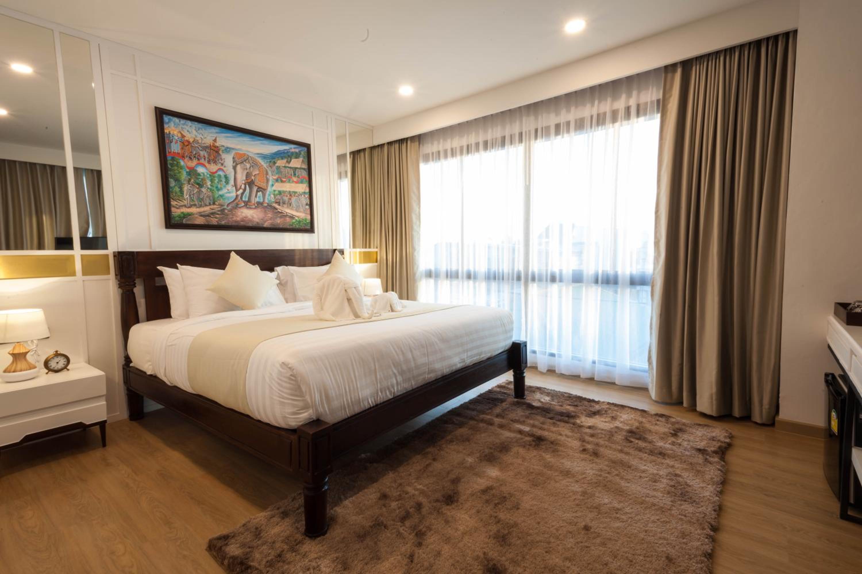 Deluxe King Room - Photo 1