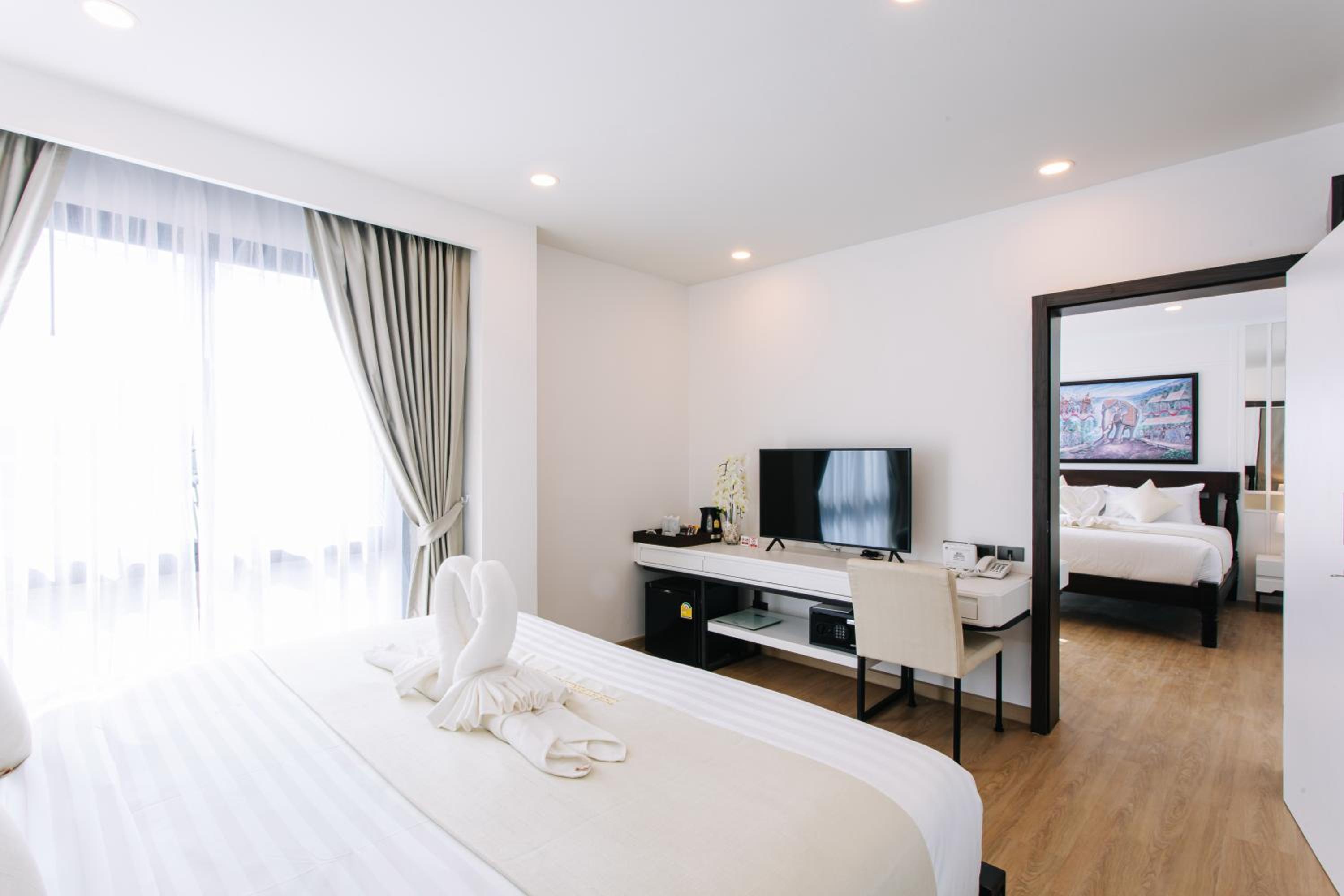 Deluxe Quadruple Room - Photo 6