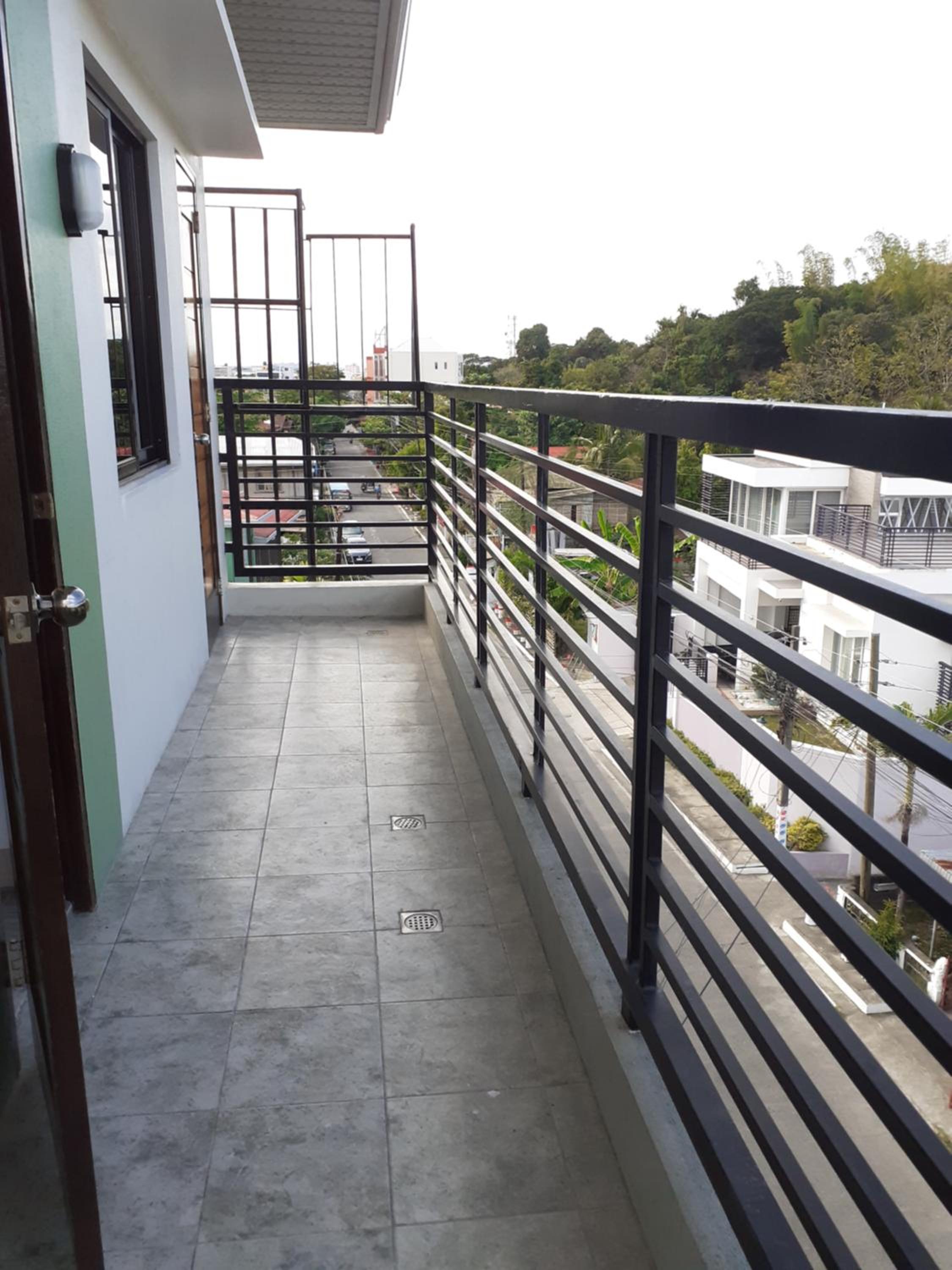 Quadruple Room with Balcony - Photo 2
