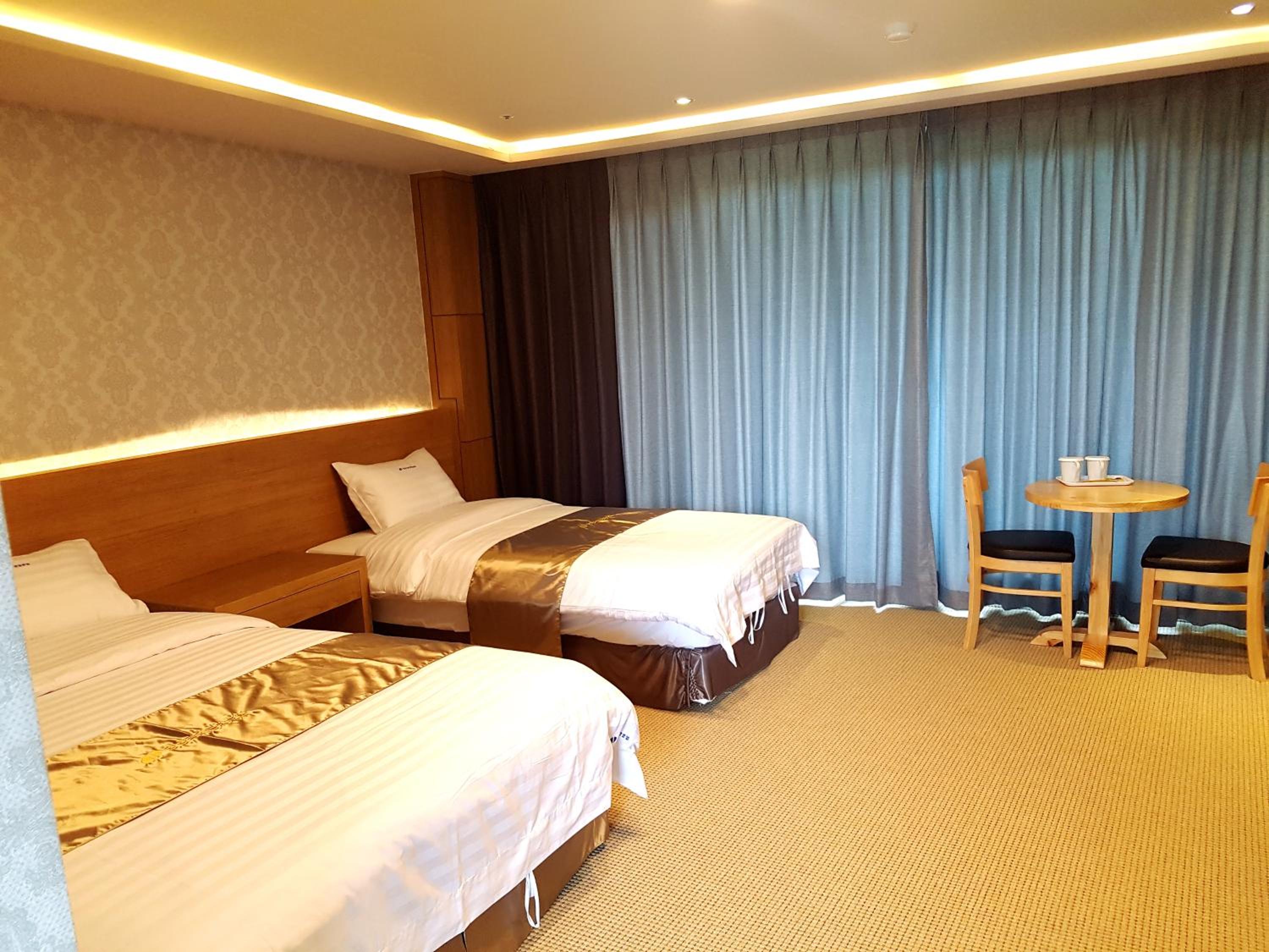 Special offer-Deluxe Twin Room with Free breakfast for 2 photo 2