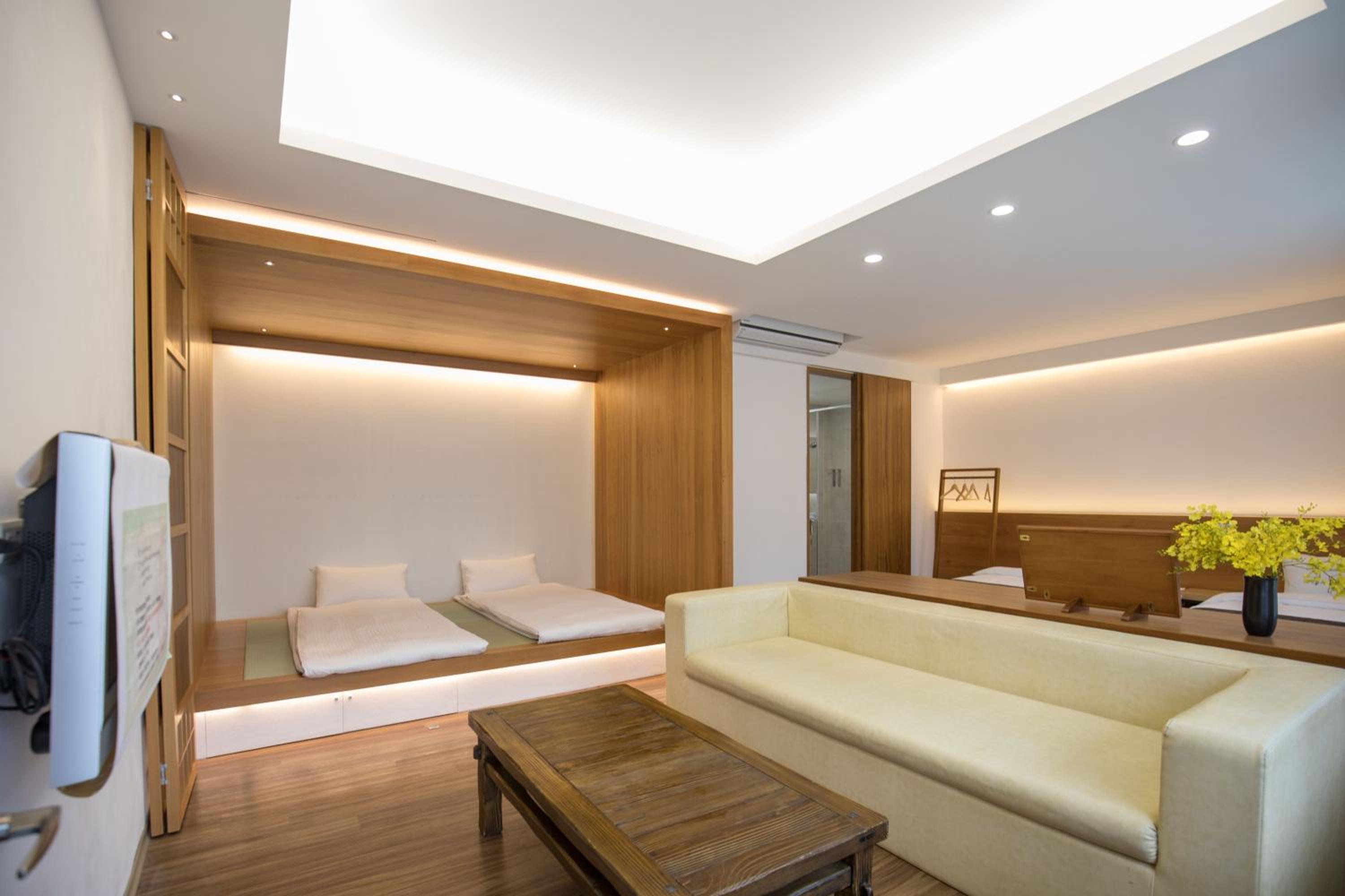 Quadruple Room with Private Bathroom
