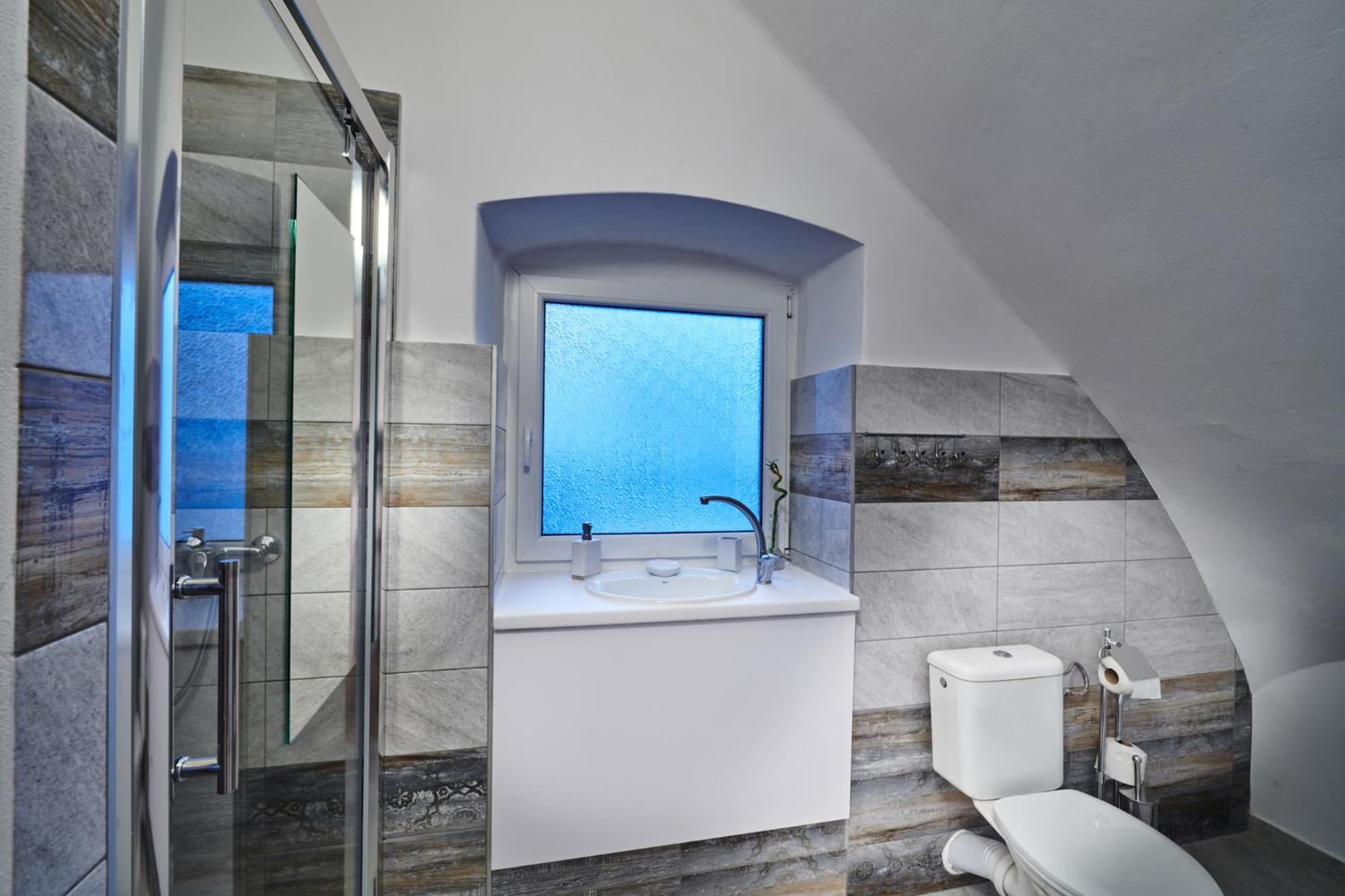One-Bedroom Apartment - Photo 26