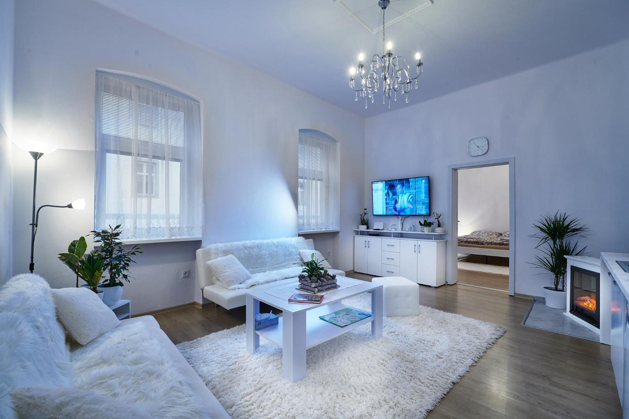 One-Bedroom Apartment - Photo 1