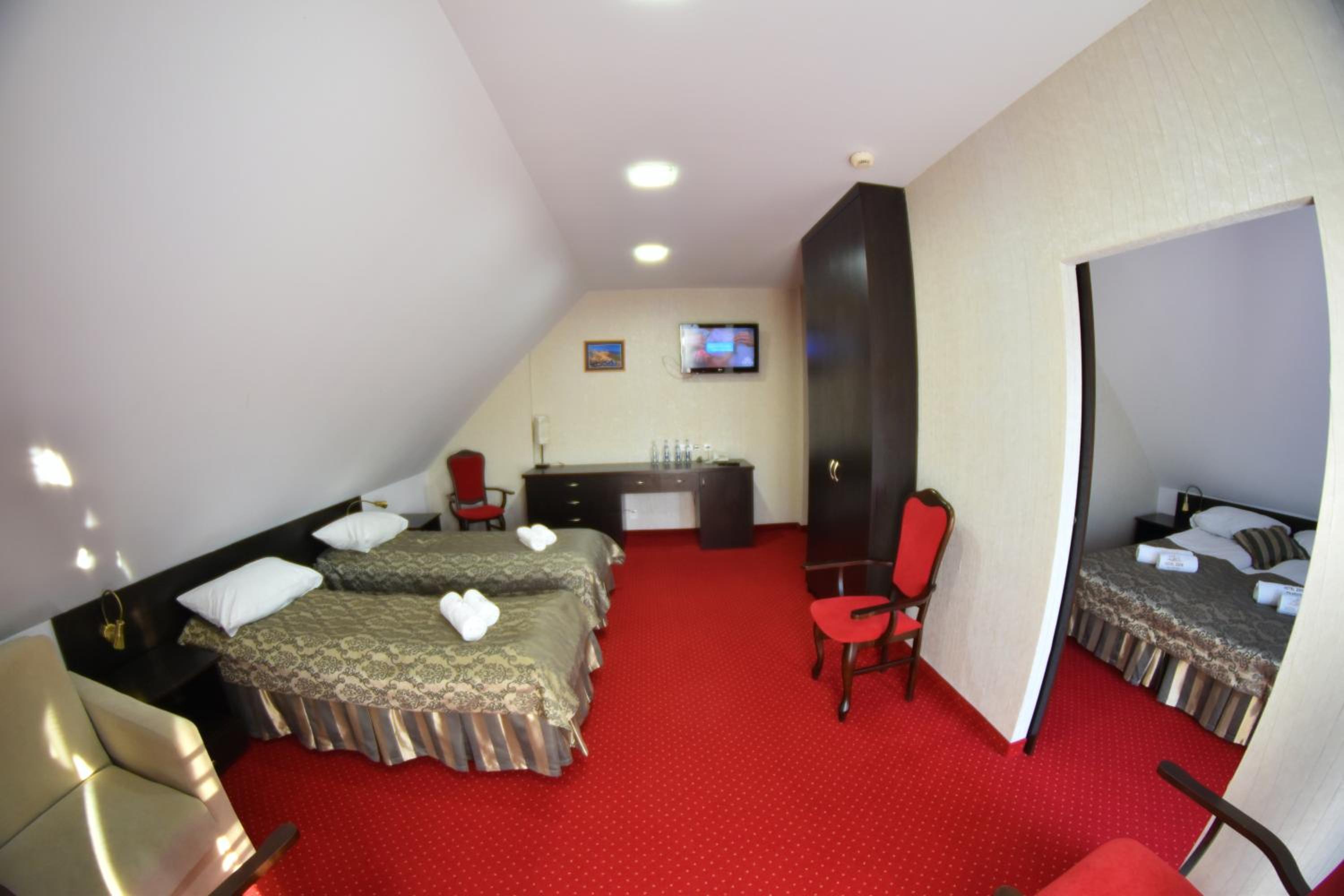 Quadruple Room - Photo 1