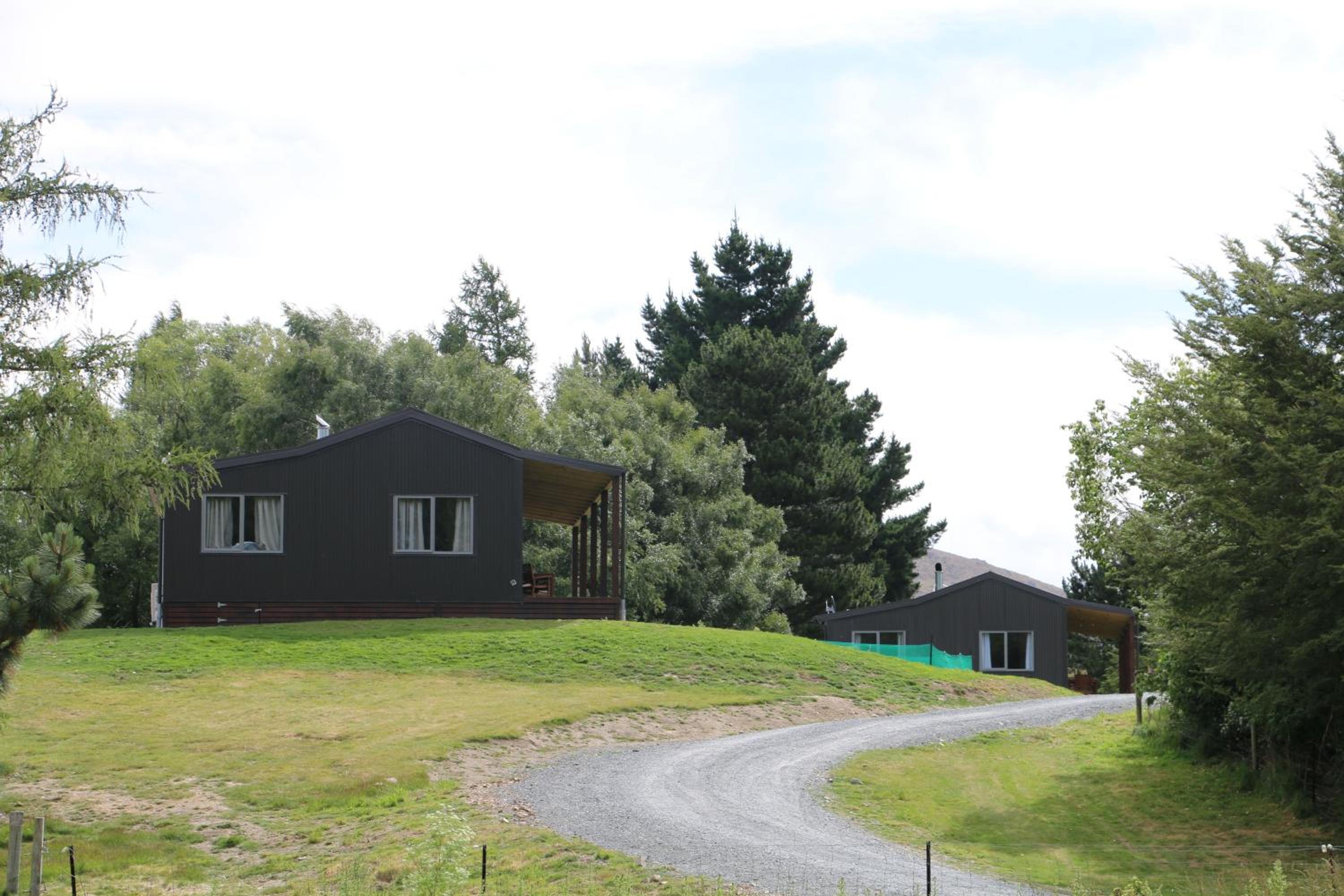 Three-Bedroom House photo 2