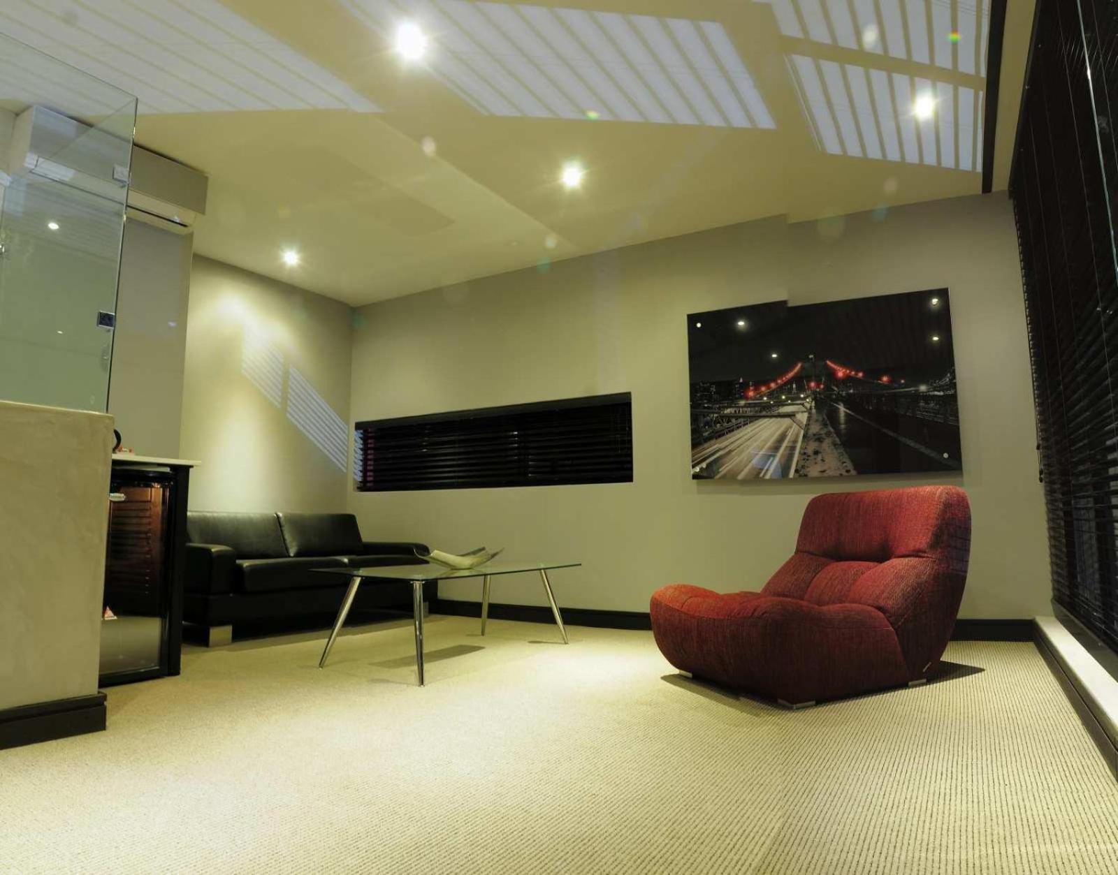 Executive Suite - Photo 2
