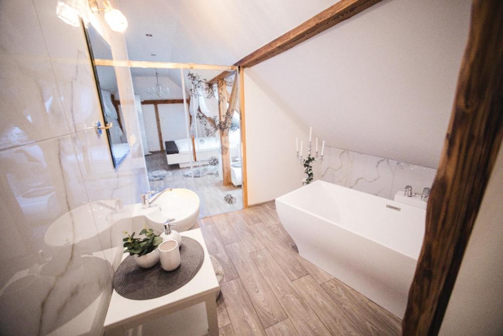 Deluxe Double Room with Bath photo 3