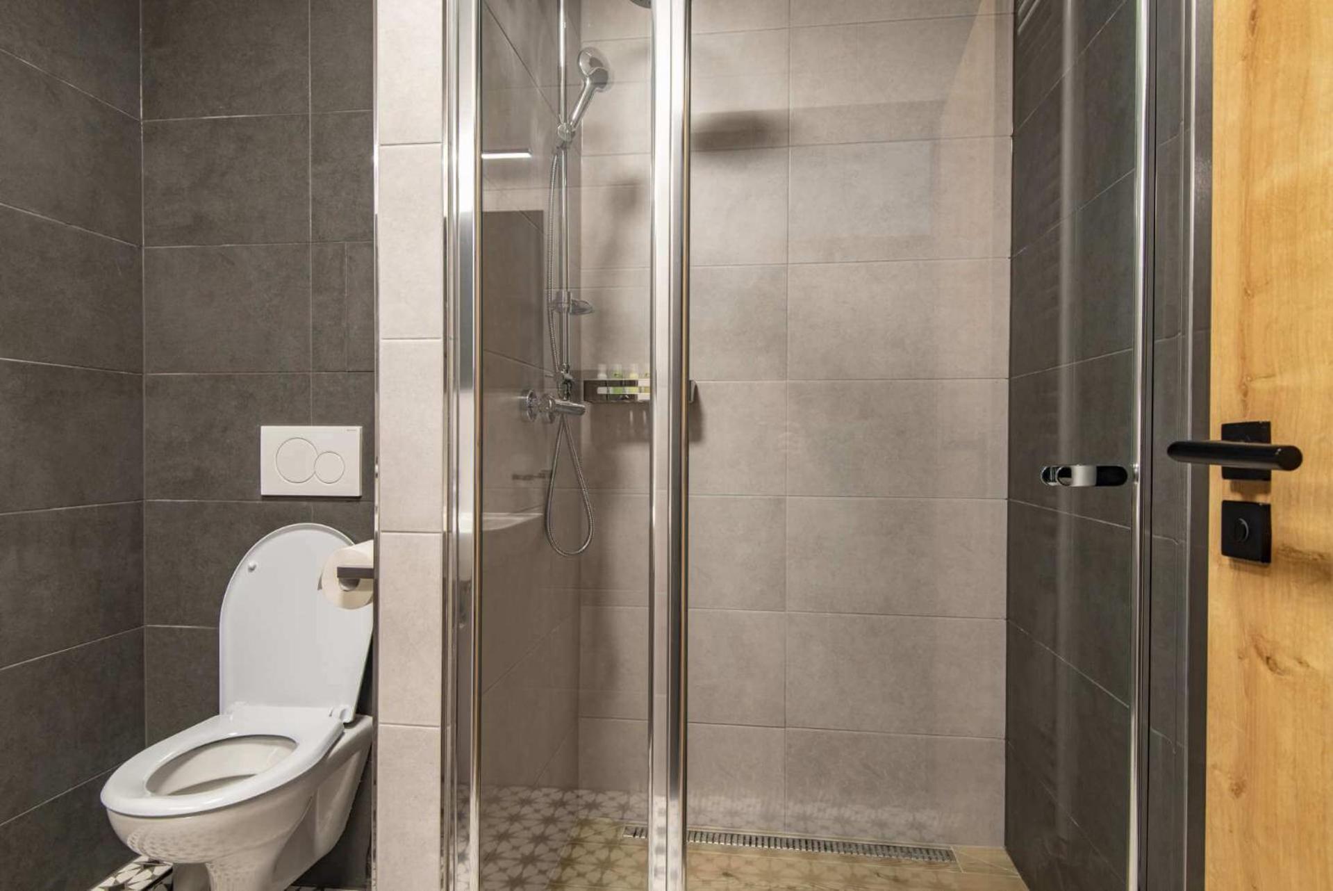 Standard Double or Twin Room - Photo 5
