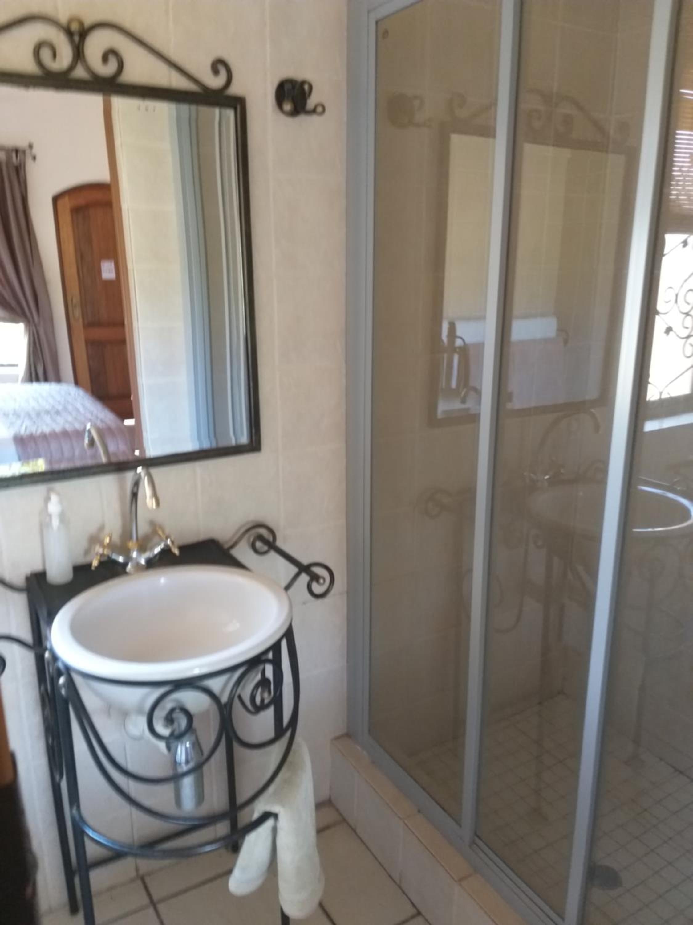 Suite with Mountain View - Photo 9