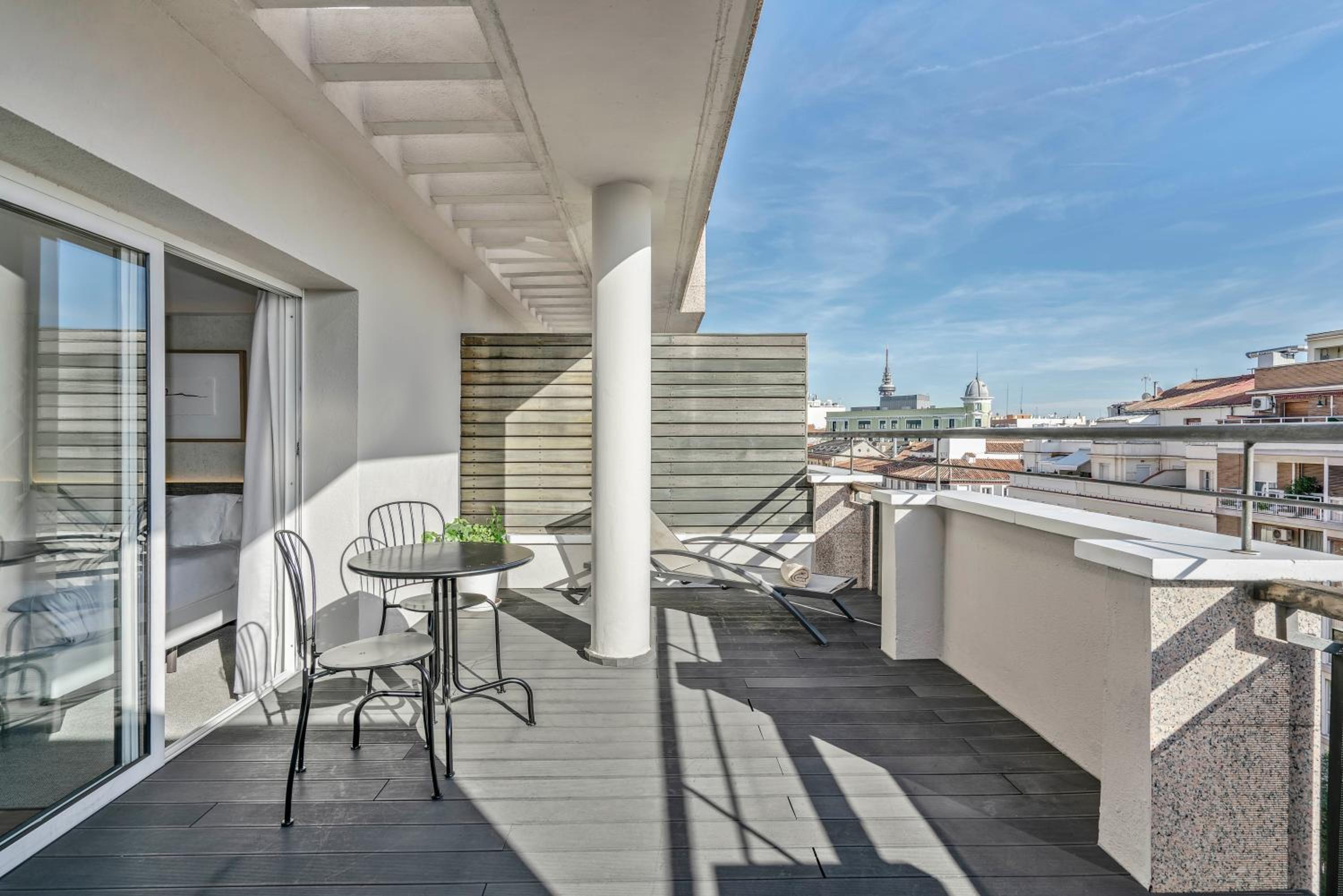 Deluxe Room with Terrace thumbnail 5