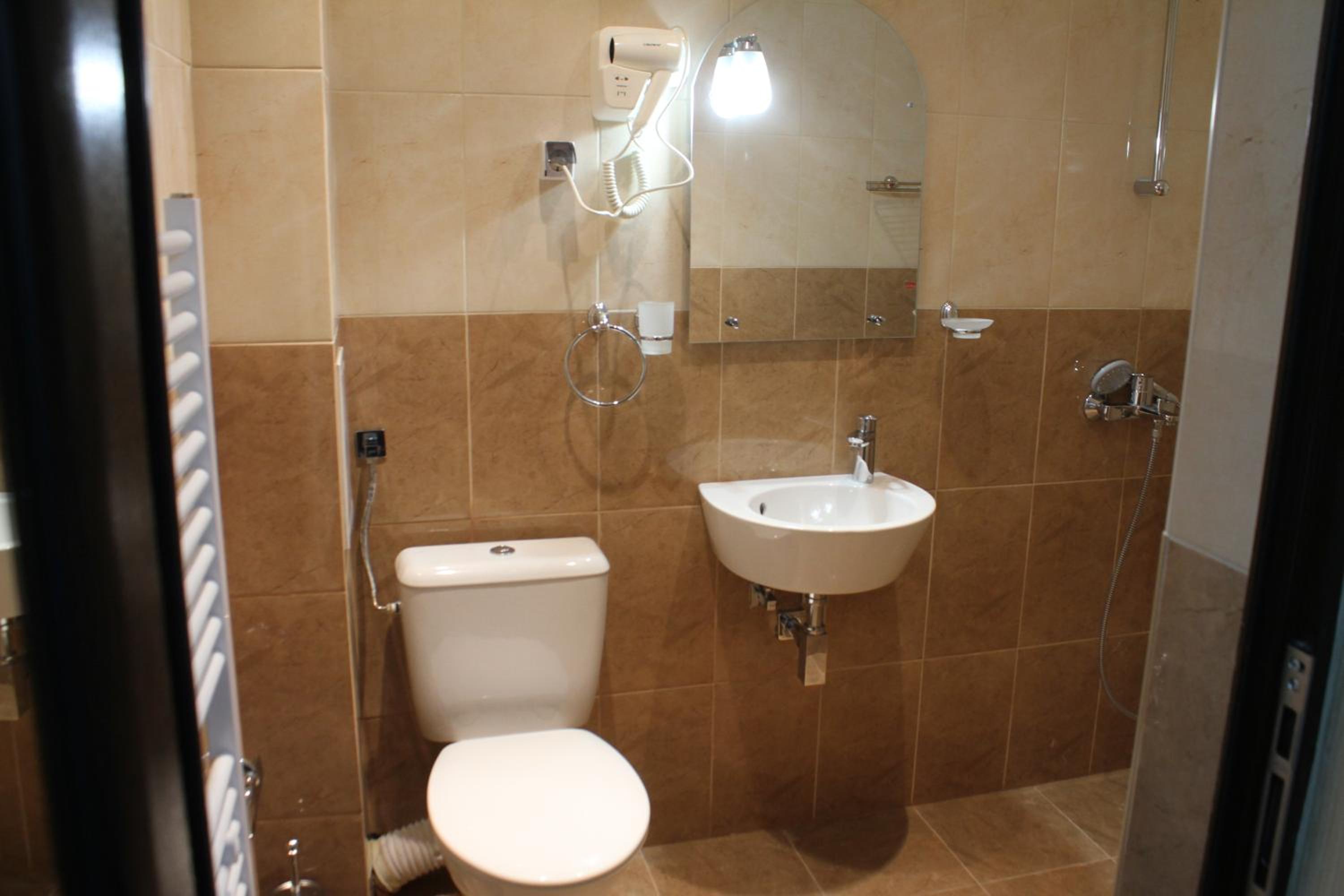 Single Room with Bathroom photo 3