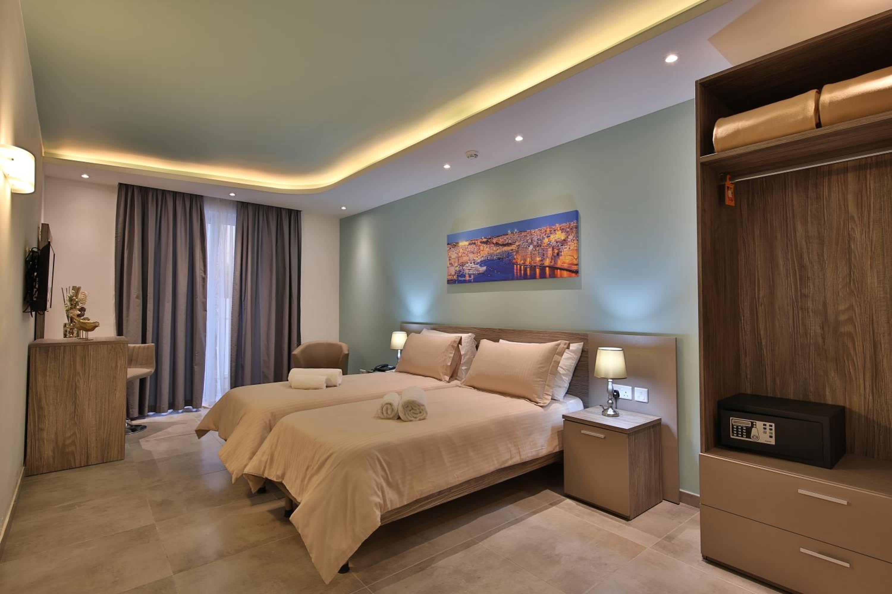 Double or Twin Room with Shower - Photo 1