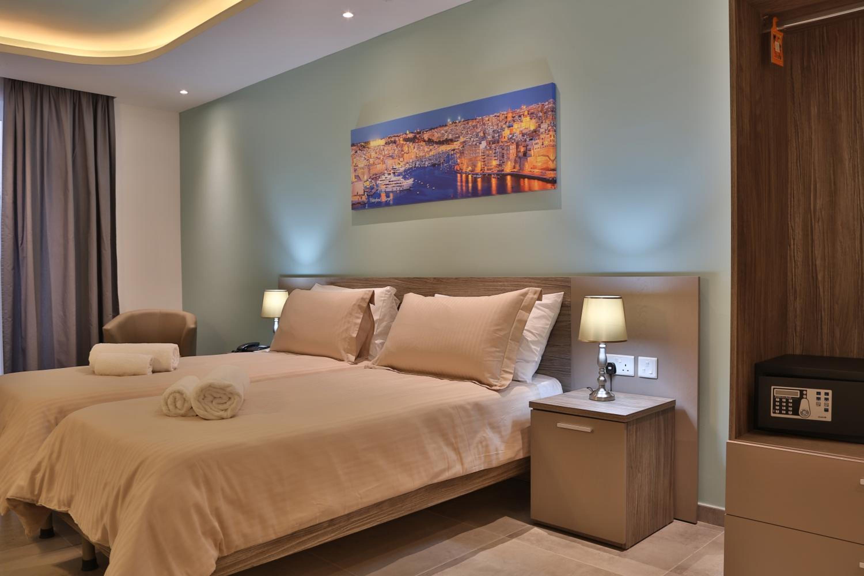 Double or Twin Room with Shower - Photo 3
