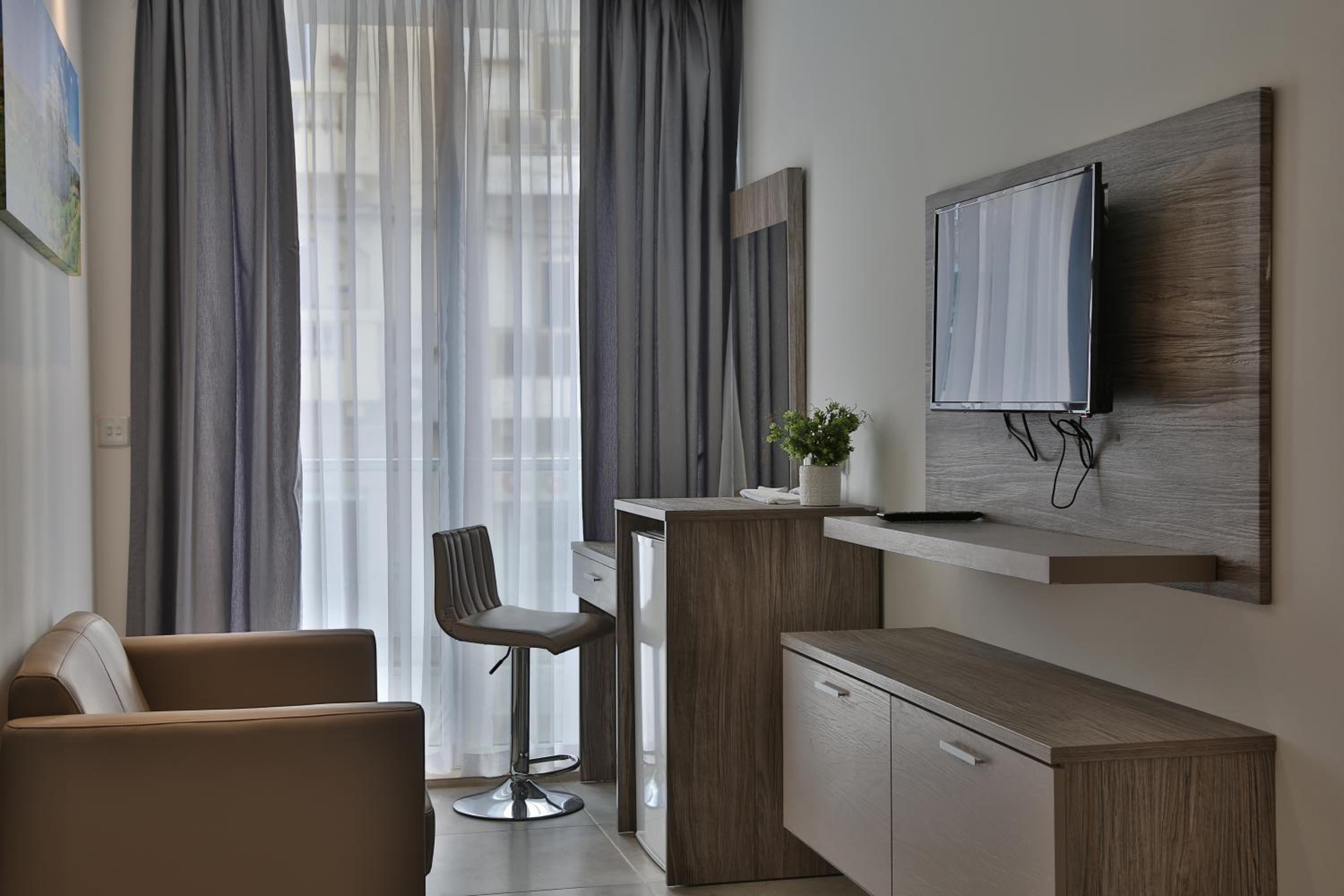 Double or Twin Room with Shower - Photo 7