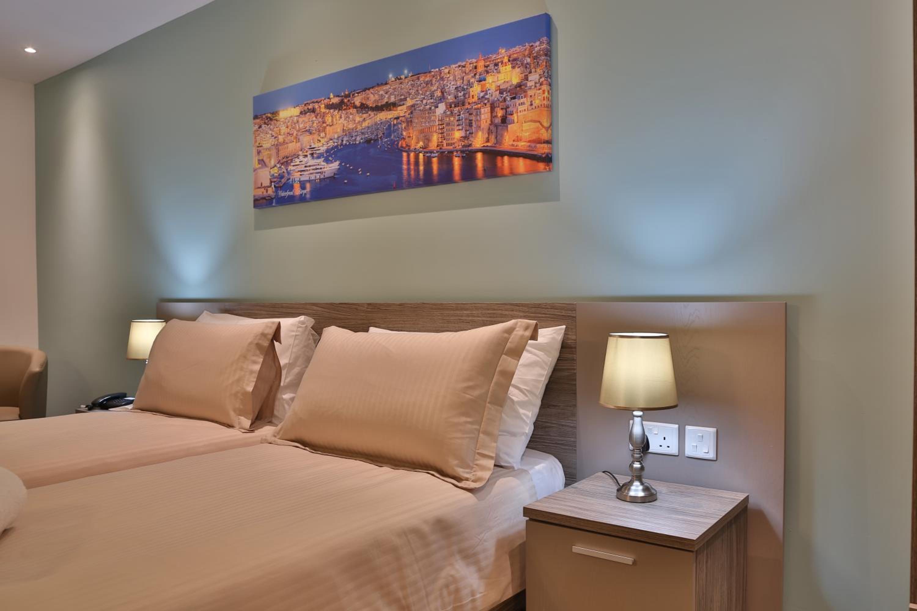 Double or Twin Room with Shower - Photo 9