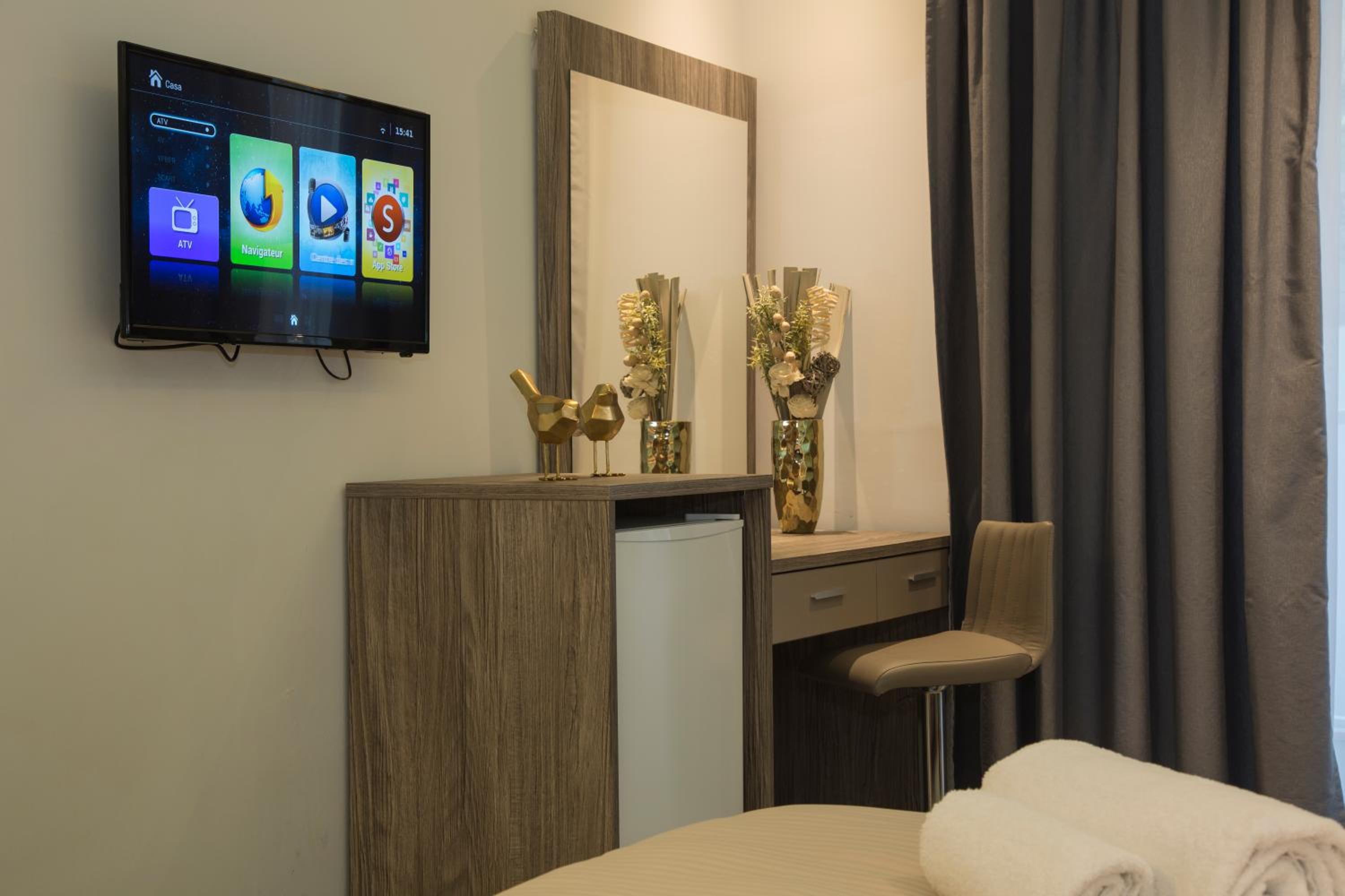 Double or Twin Room with Shower - Photo 4