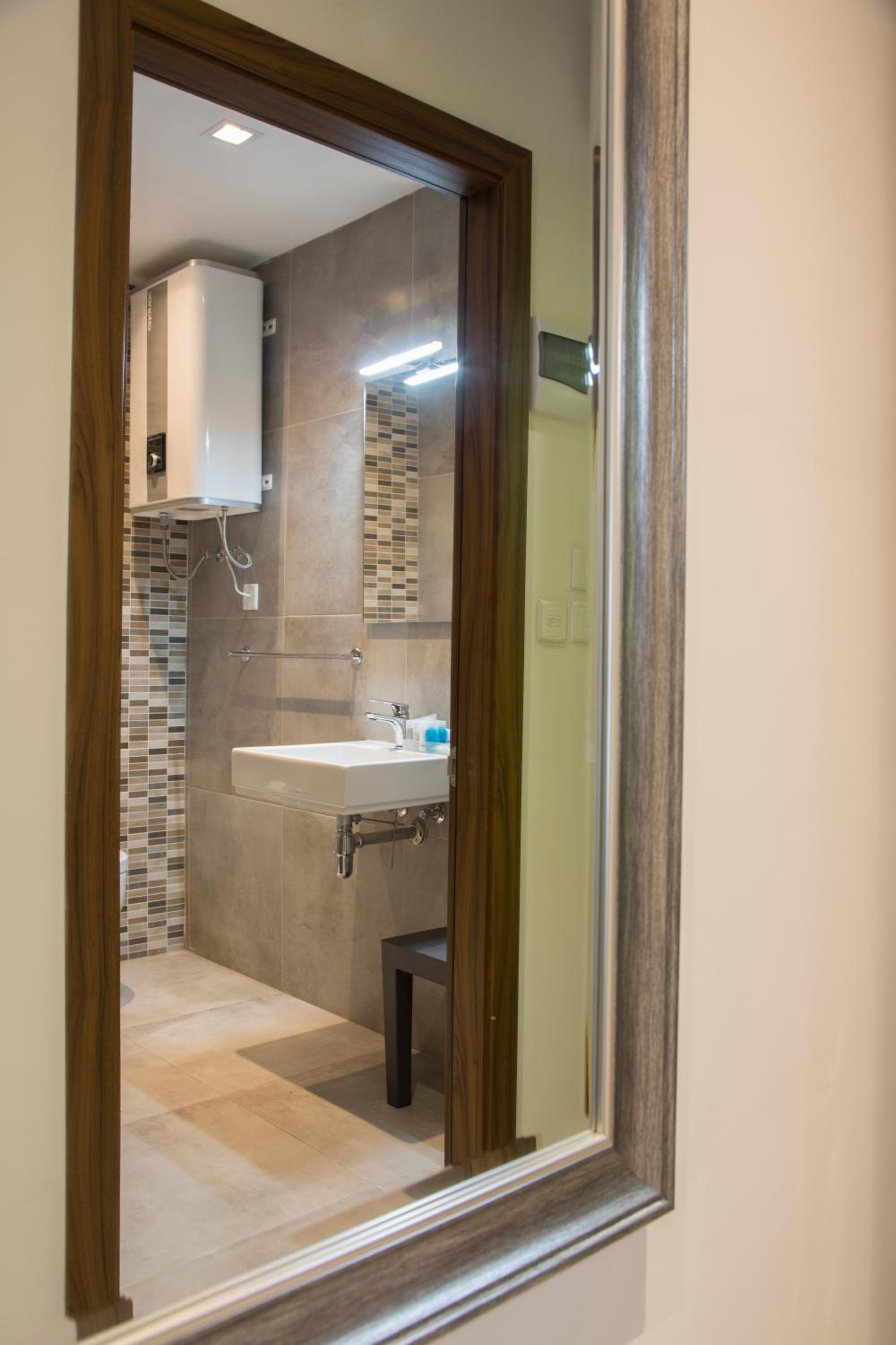 Double or Twin Room with Shower - Photo 5