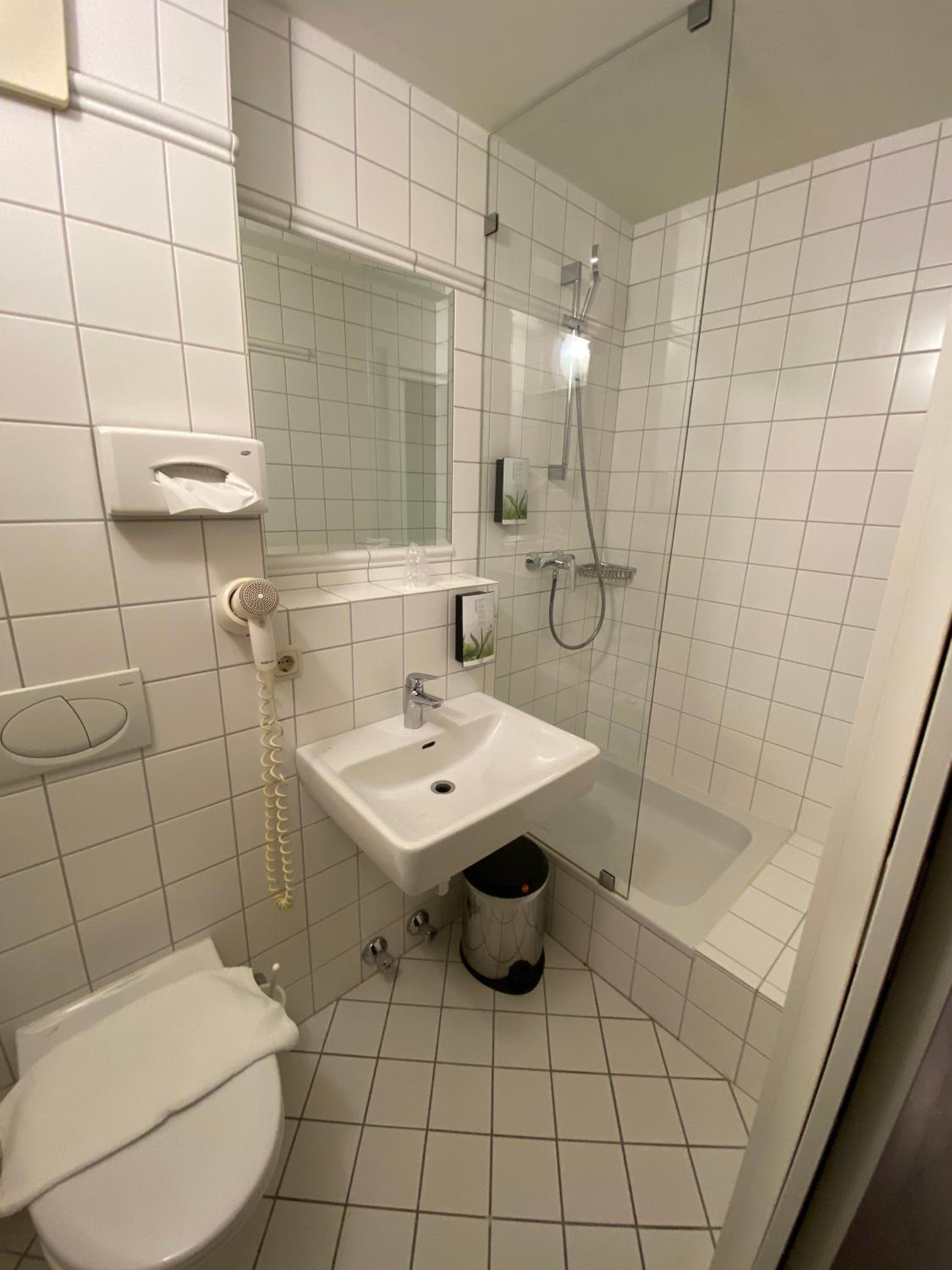 Single Room photo 2