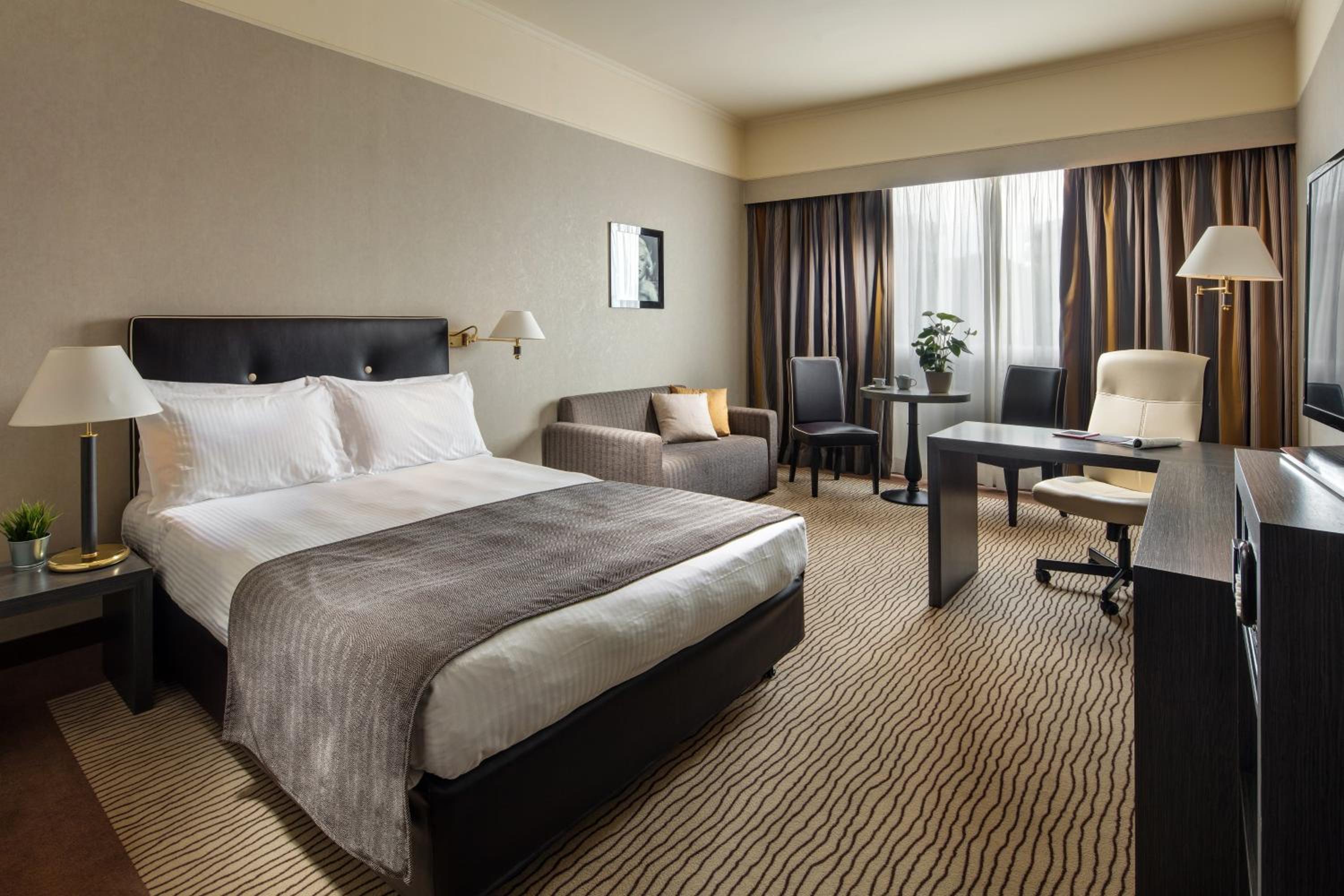 Premium Queen Room - Photo 1