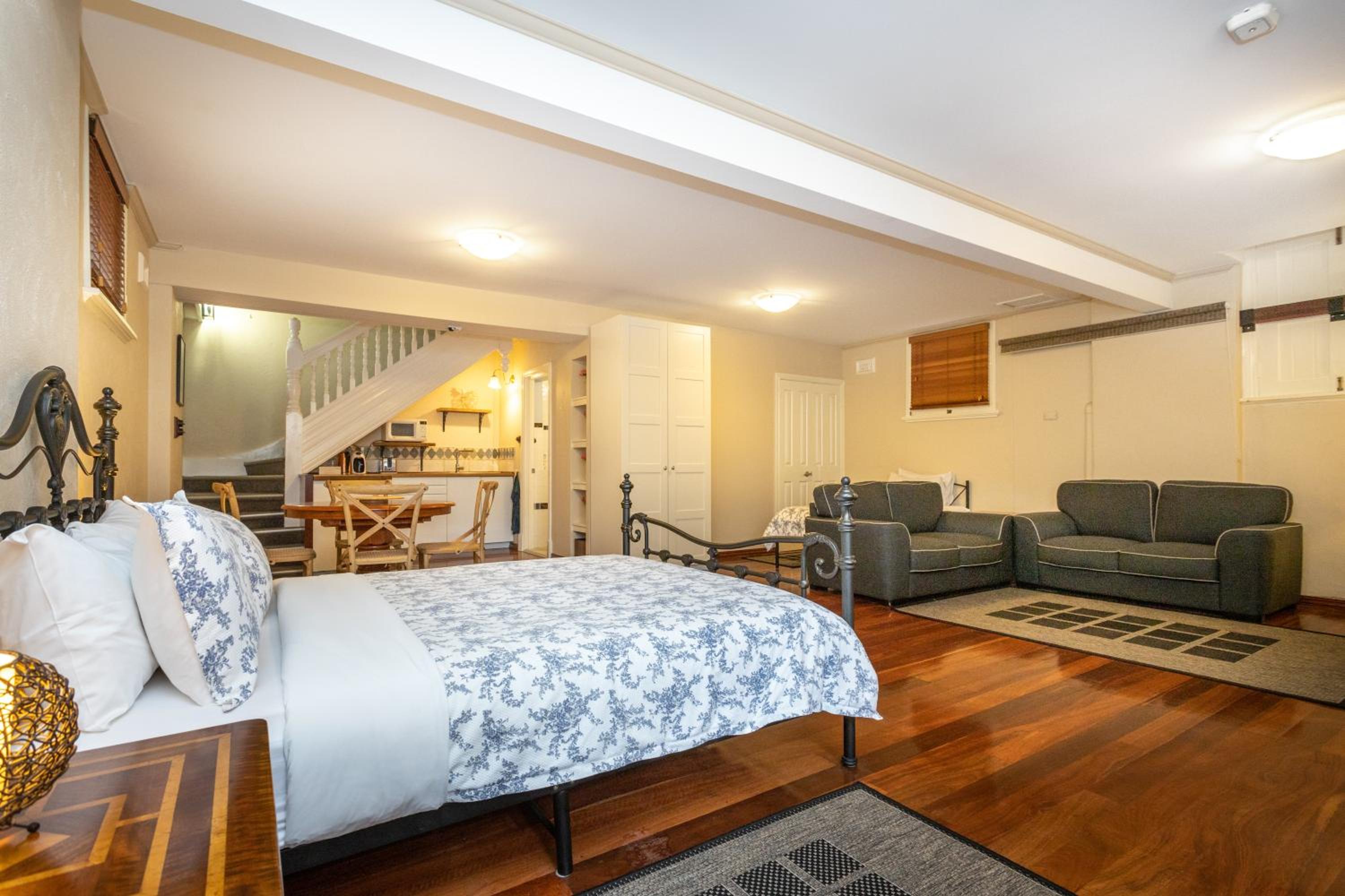 Down Under Queen Suite photo 2