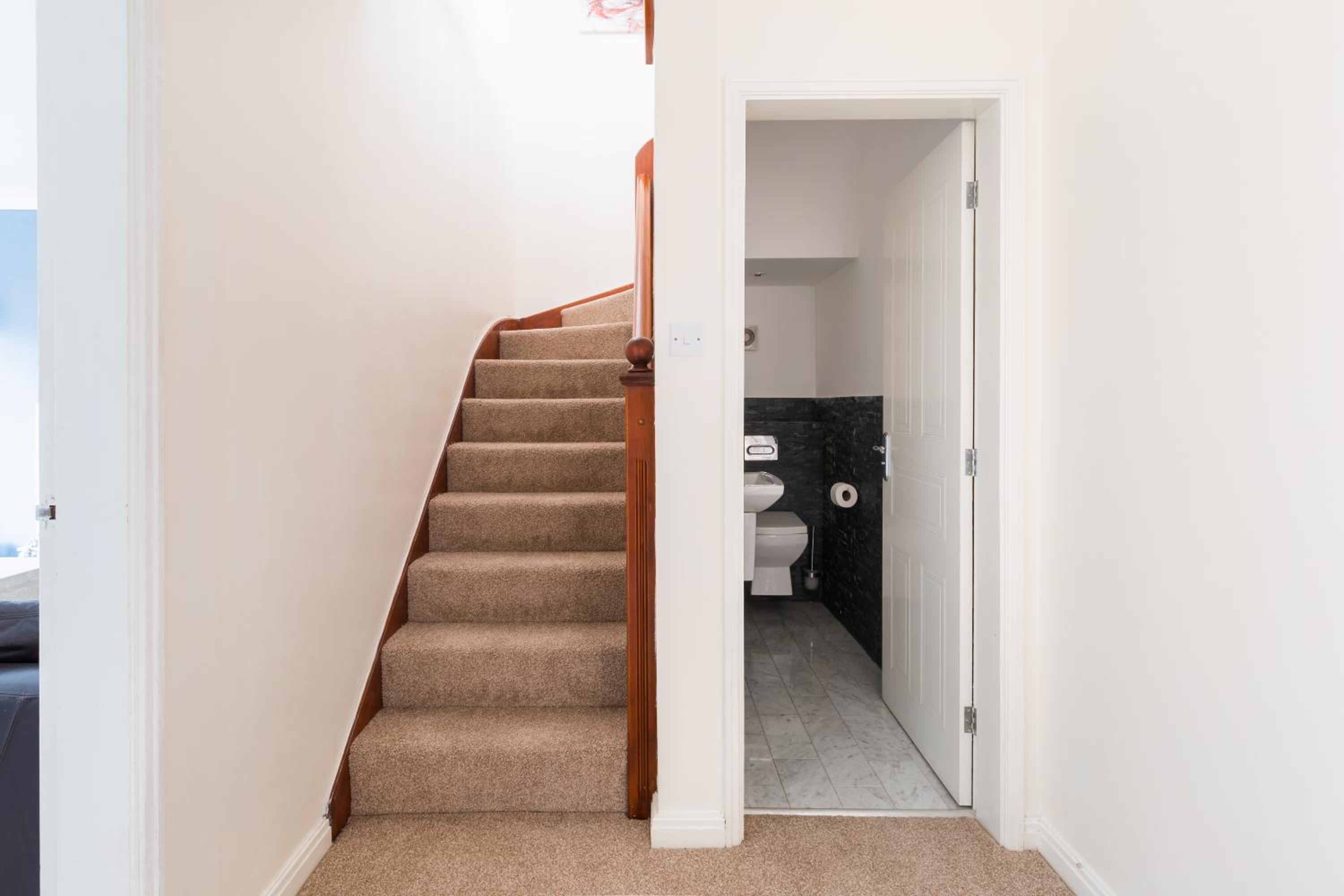 Four-Bedroom House - Photo 2