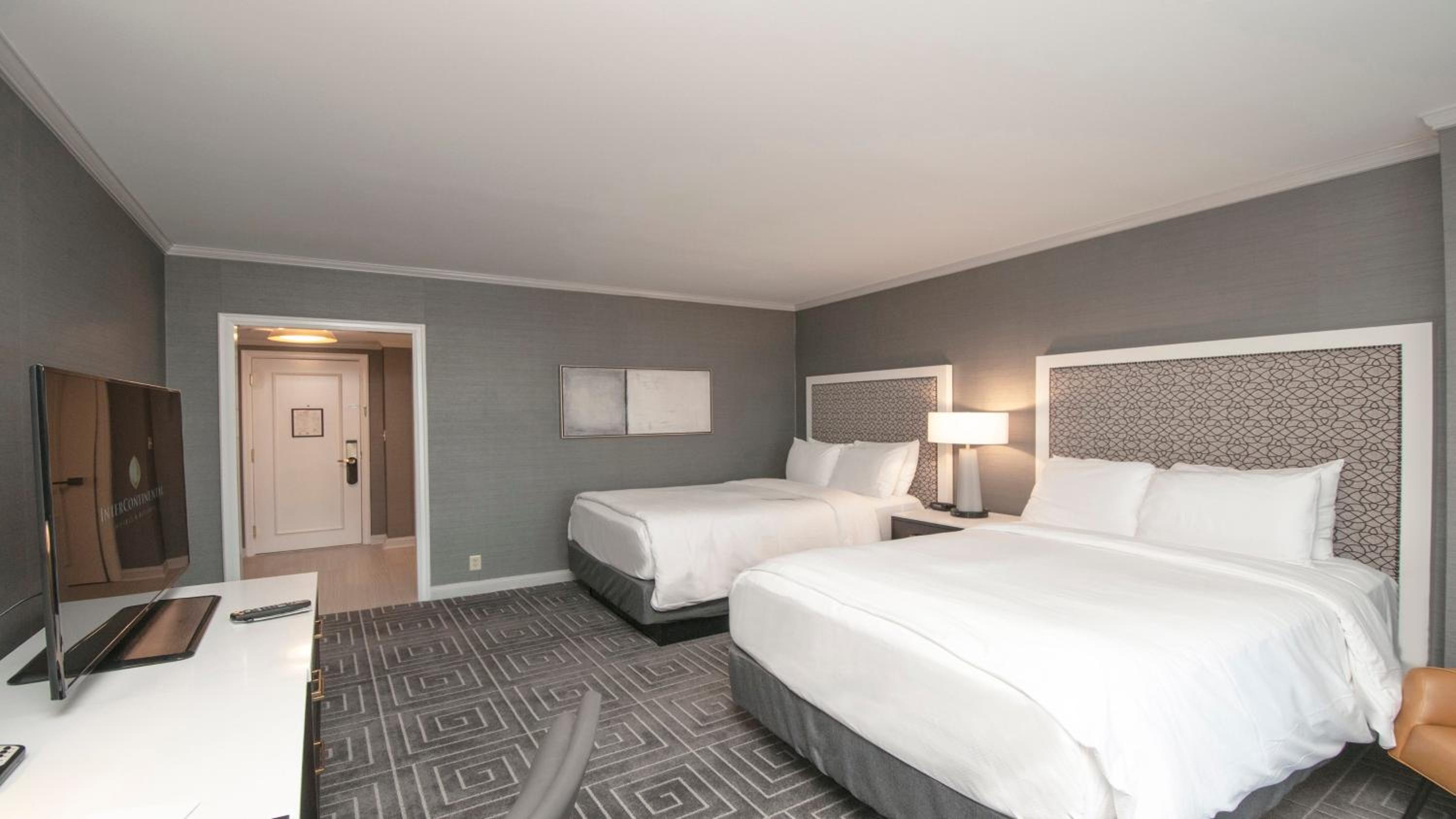 Classic Double Room with Two Double Beds, Balcony and Plaza View - Photo 3