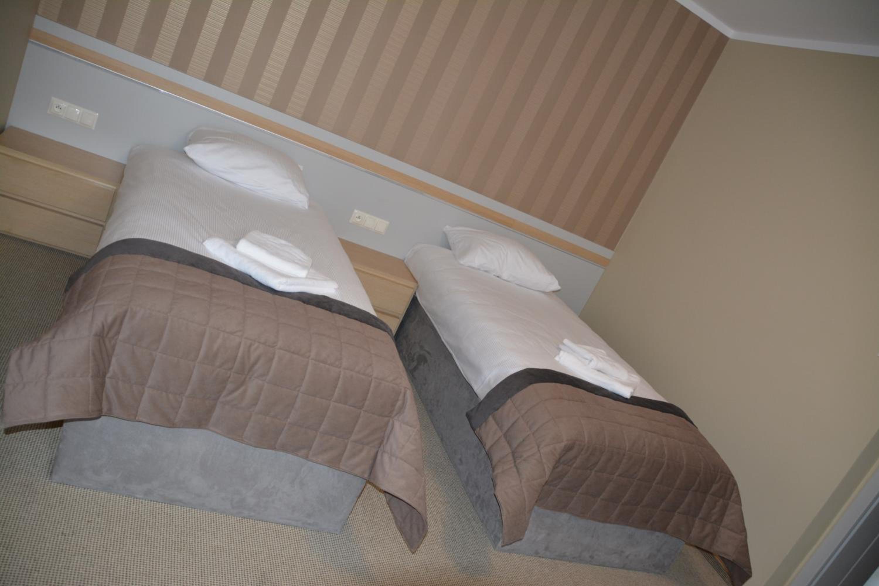 Three-Bedroom Apartment - Photo 4