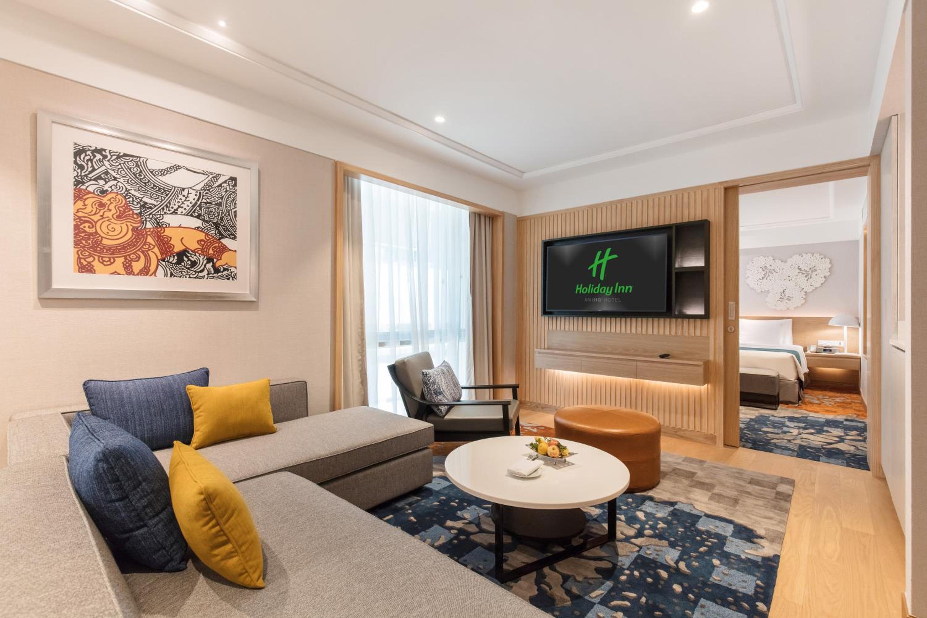 1 King One-Bedroom Suite Living Dining Area photo 1