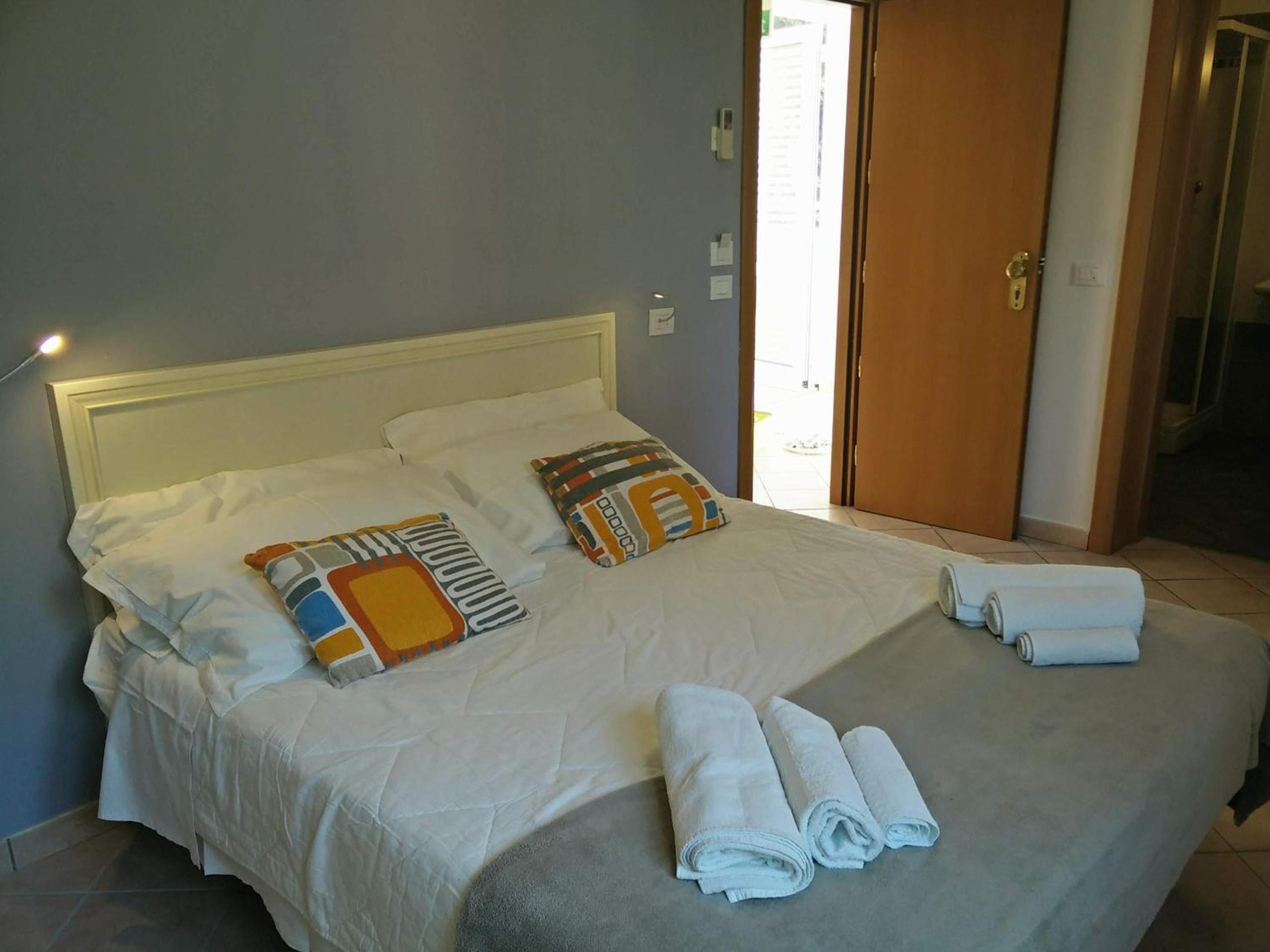 Double Room - Photo 5