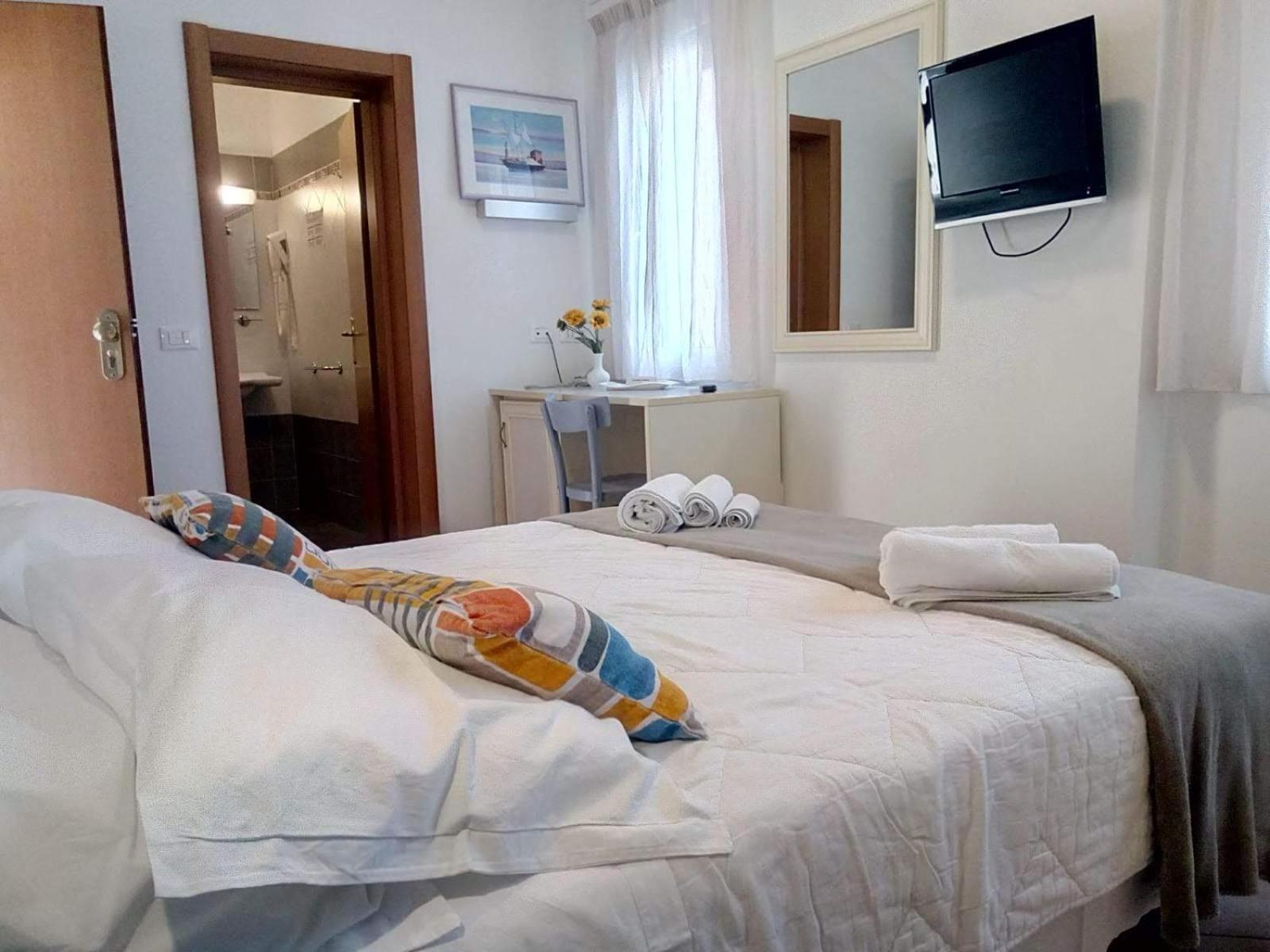 Double Room - Photo 4