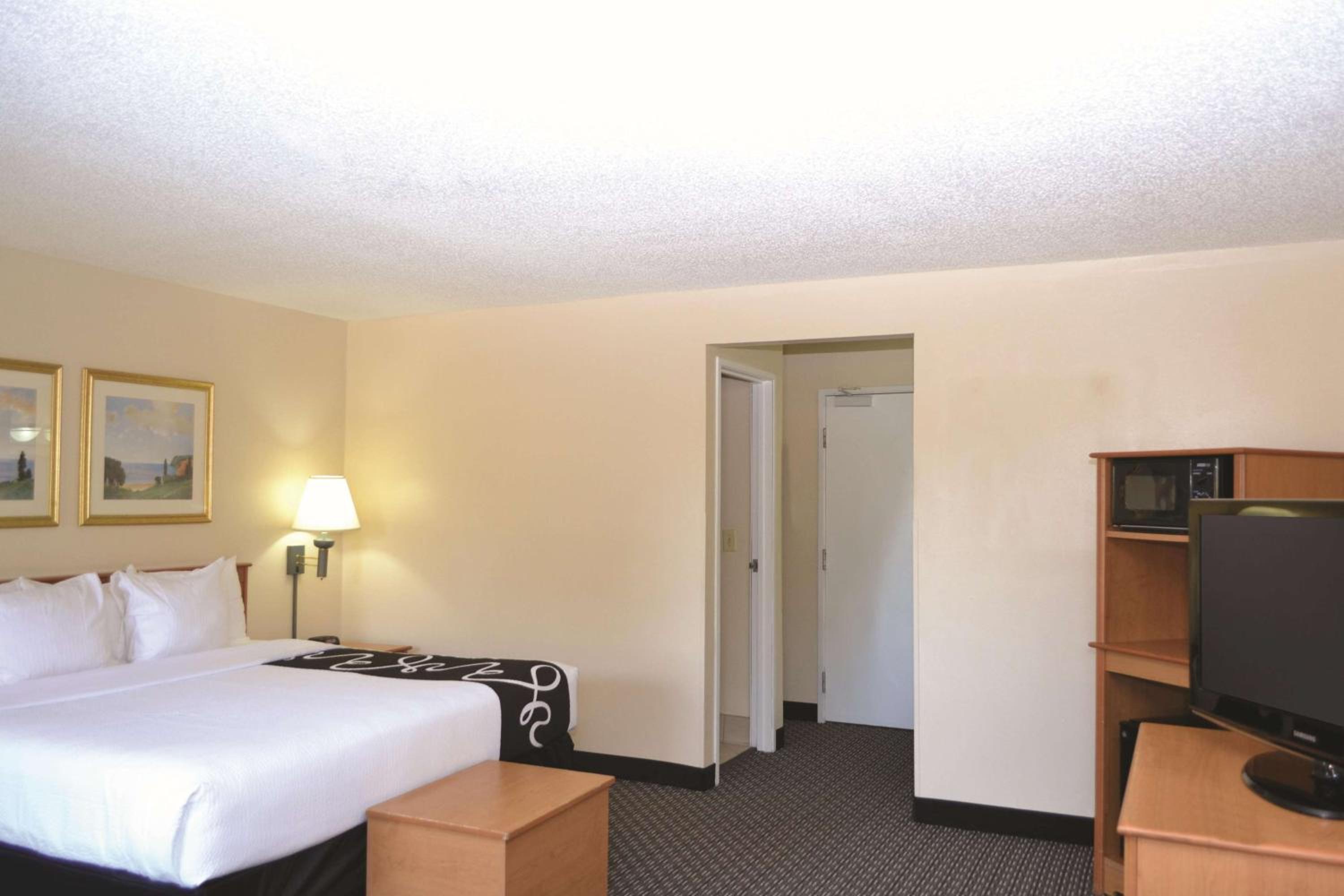 Deluxe King Studio Suite - Non-Smoking - Photo 7
