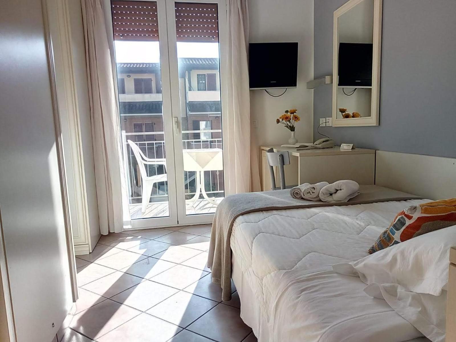 Single Room with Balcony photo 3
