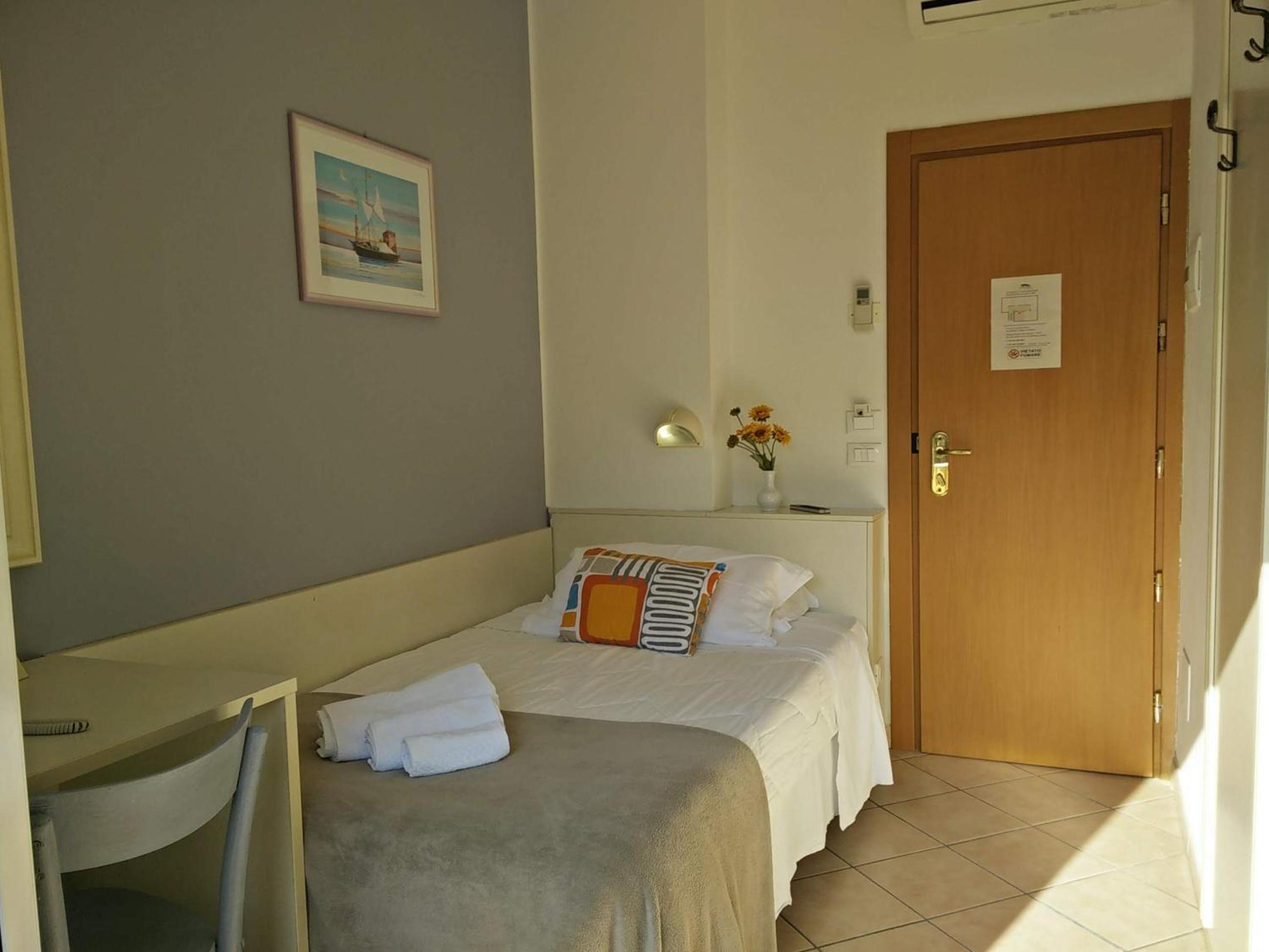 Single Room with Balcony photo 2
