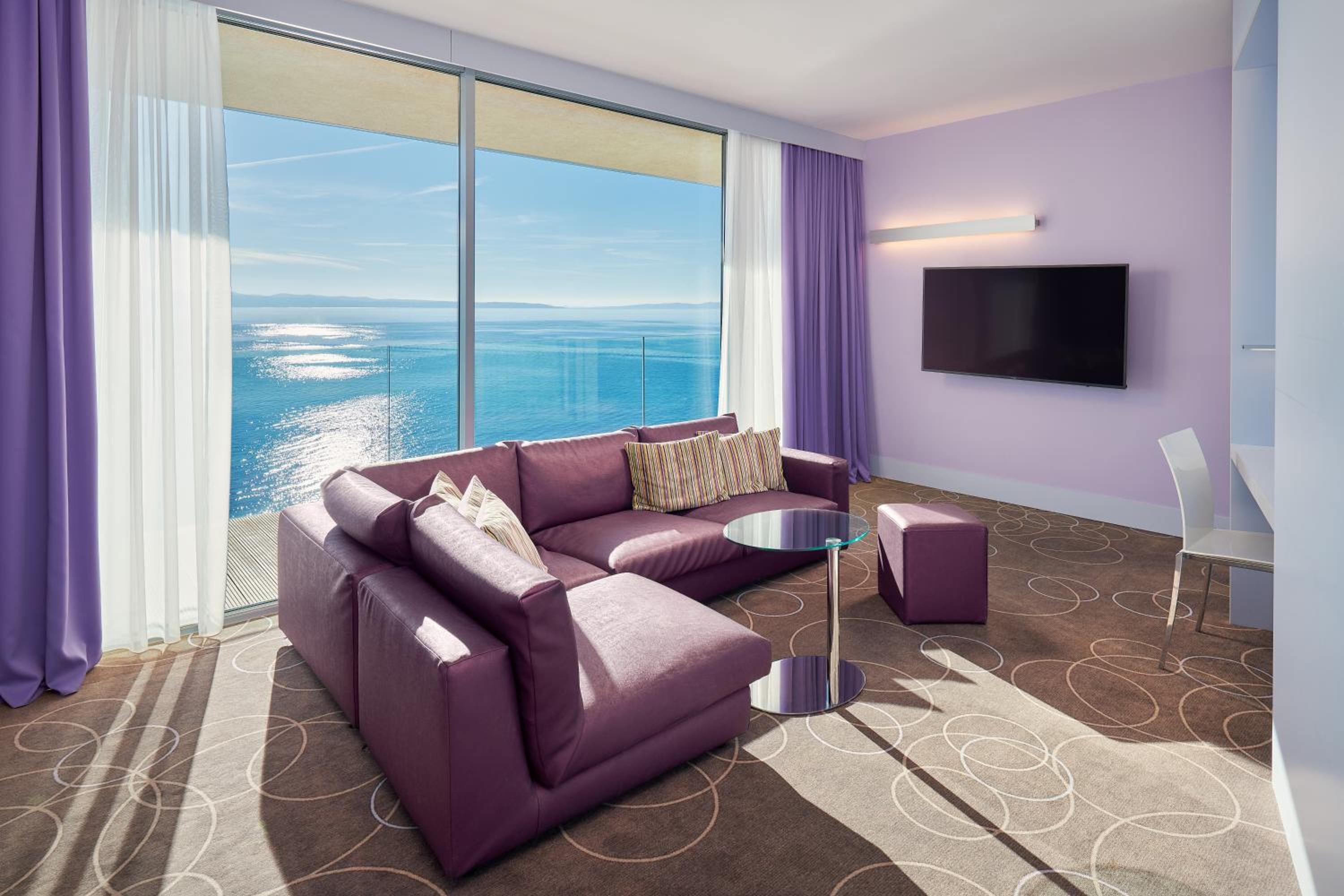 Superior Suite with Sea View and Balcony - Photo 3
