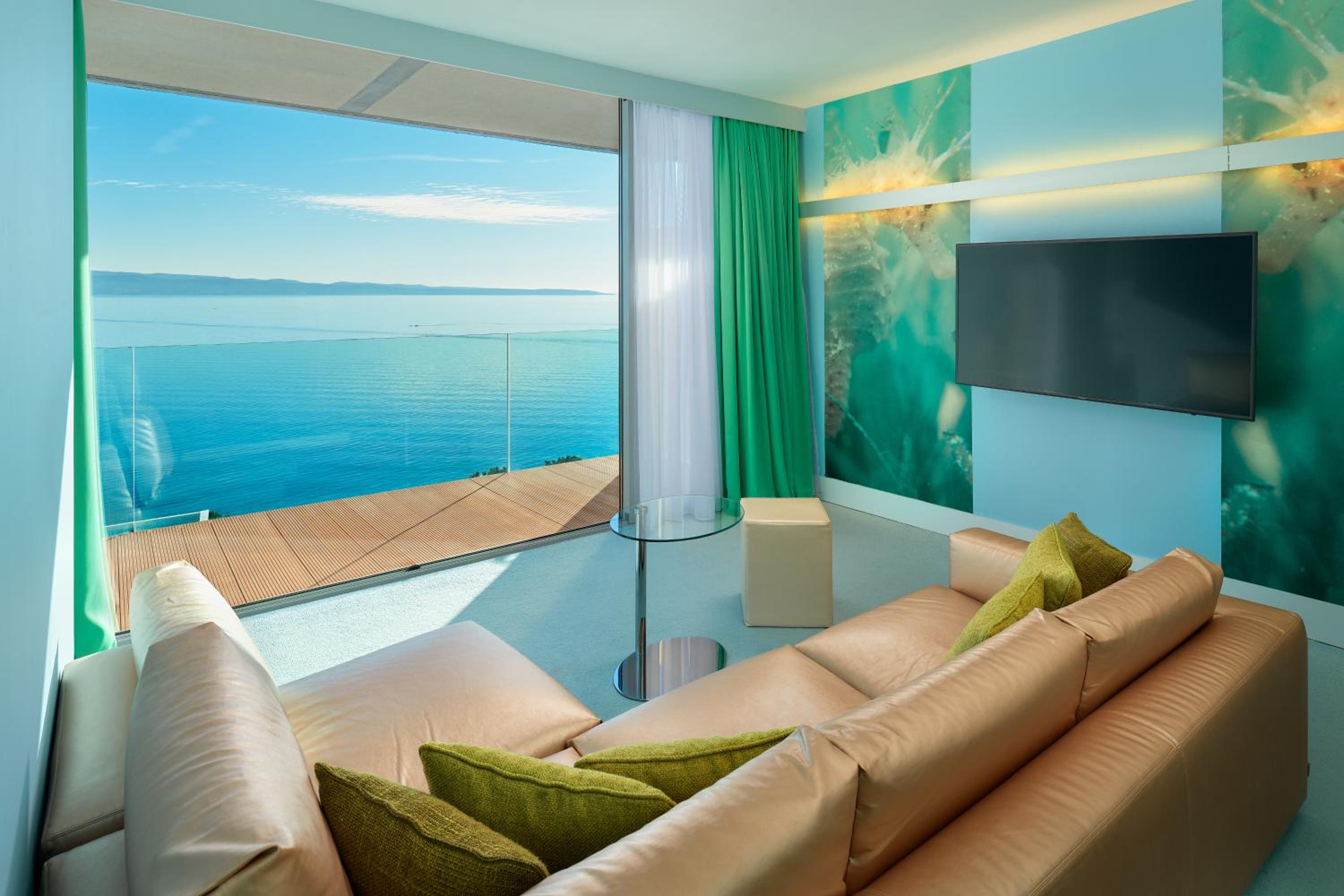 Junior Suite with Sea View and Balcony - Photo 3