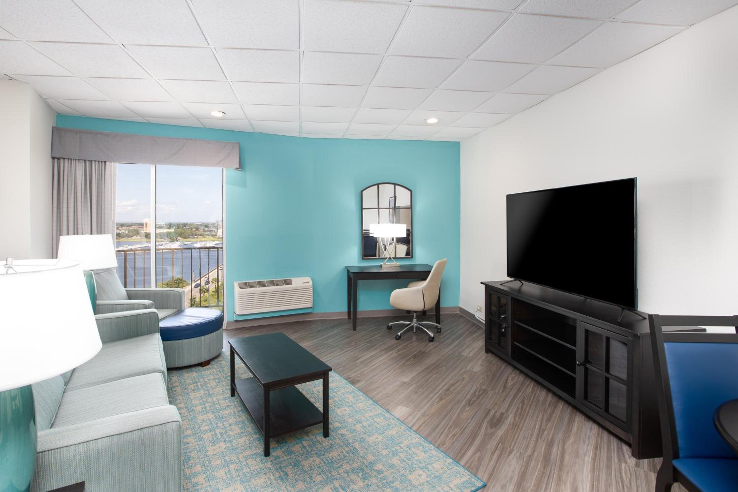 King Suite with Scenic View - Photo 3