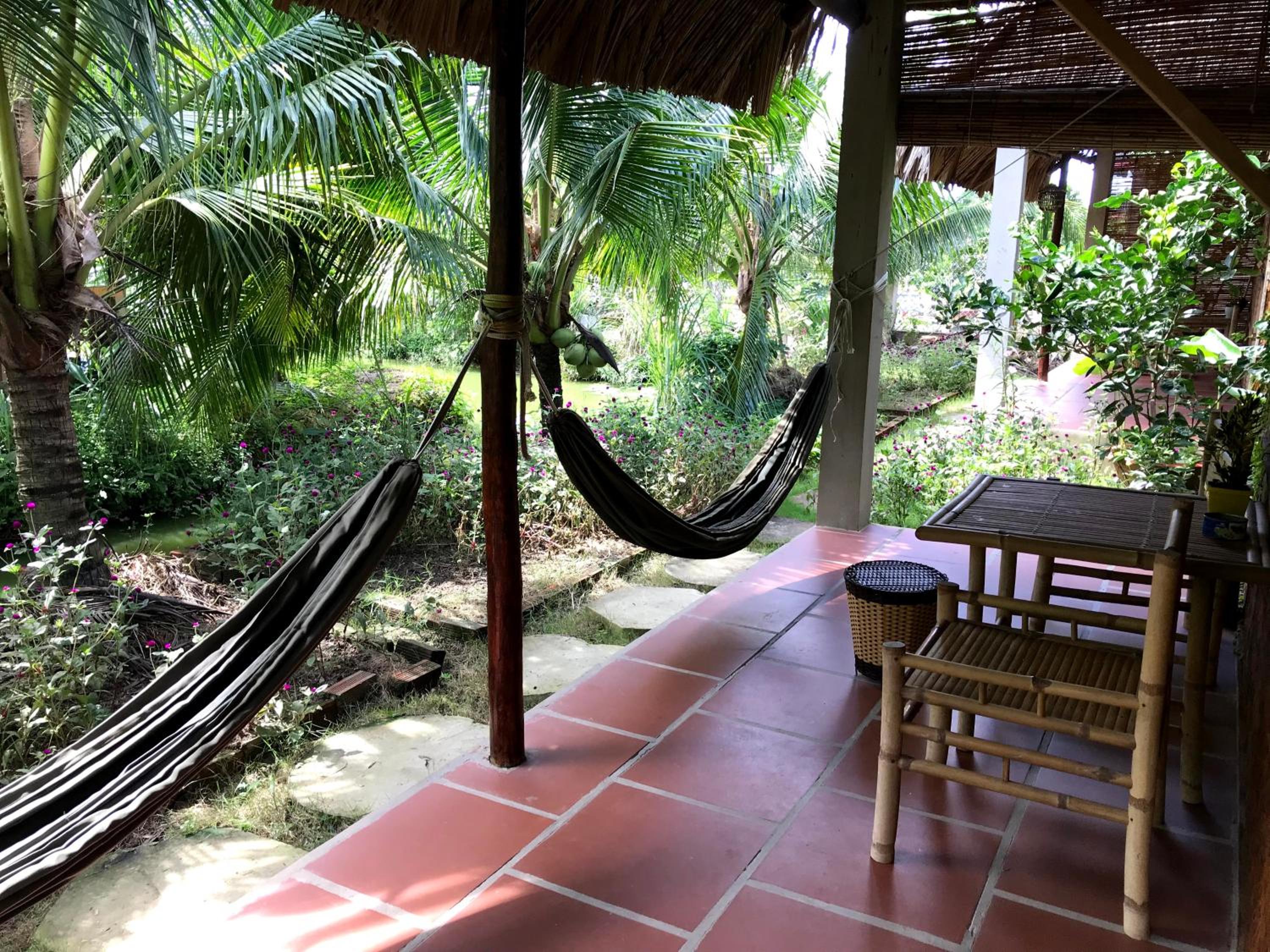 Bungalow with Garden View - Photo 4