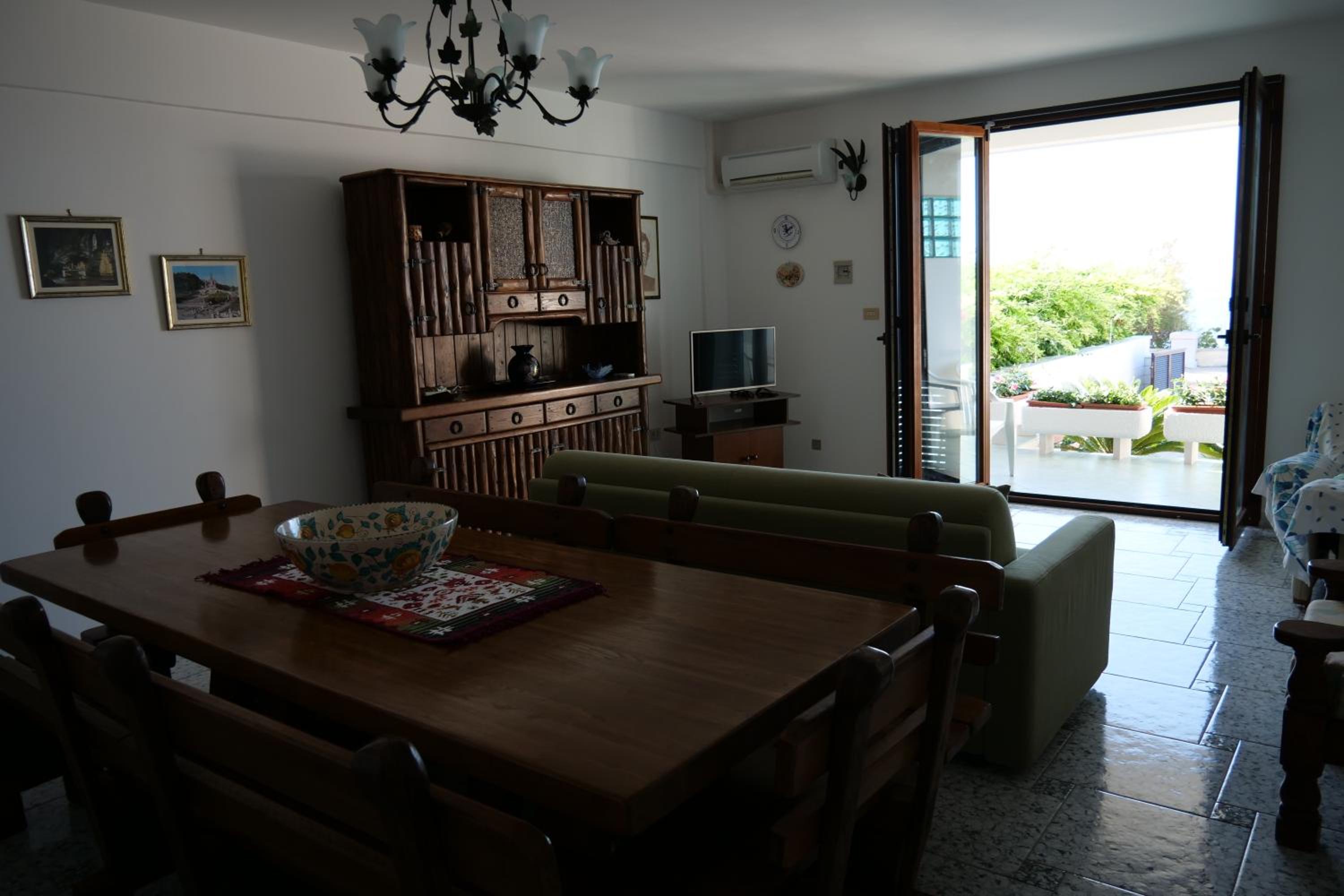 One-Bedroom House photo 1