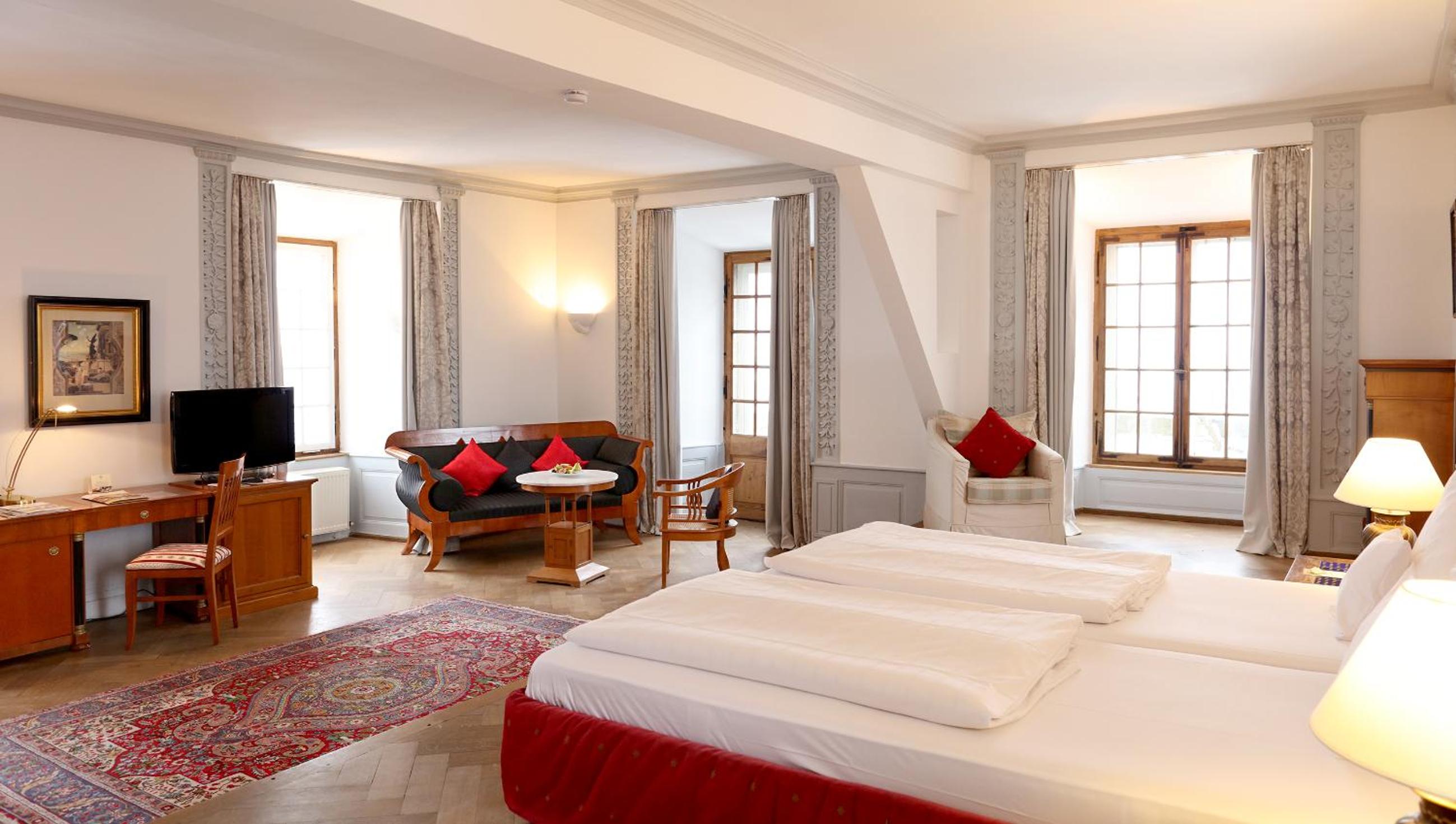 Deluxe Suite - Photo 8