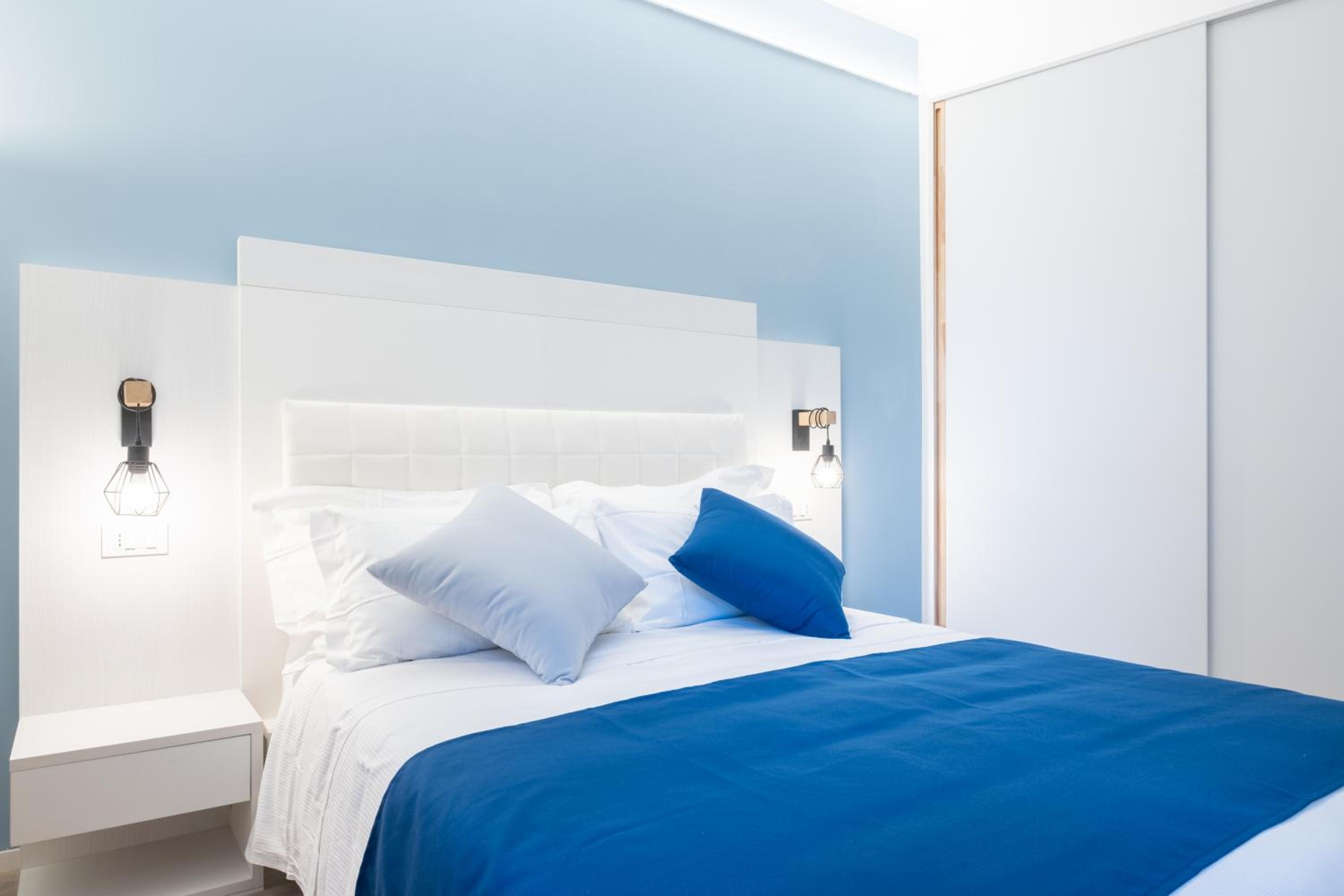 Superior King Room - Photo 11