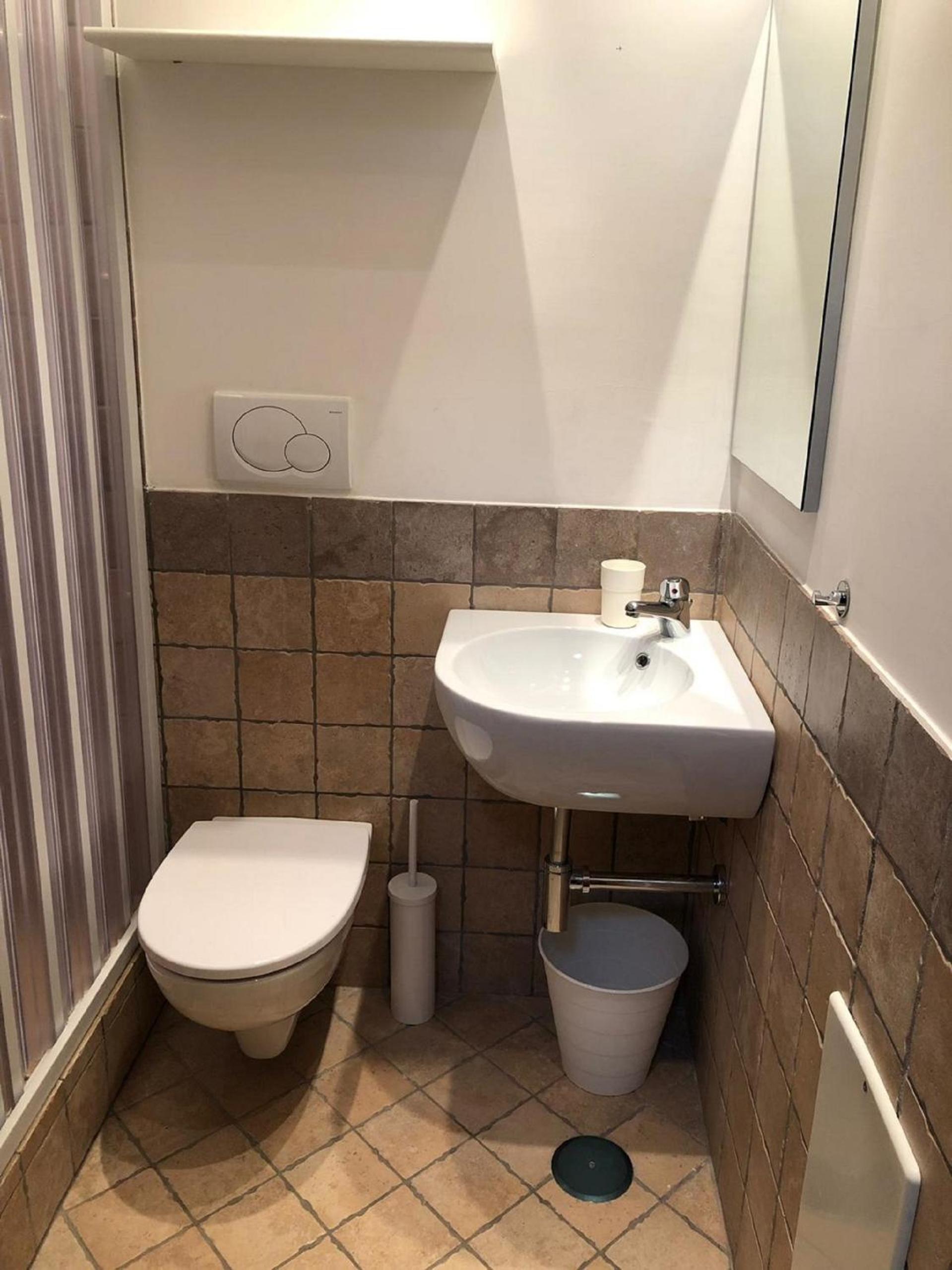 One-Bedroom Apartment - Photo 3