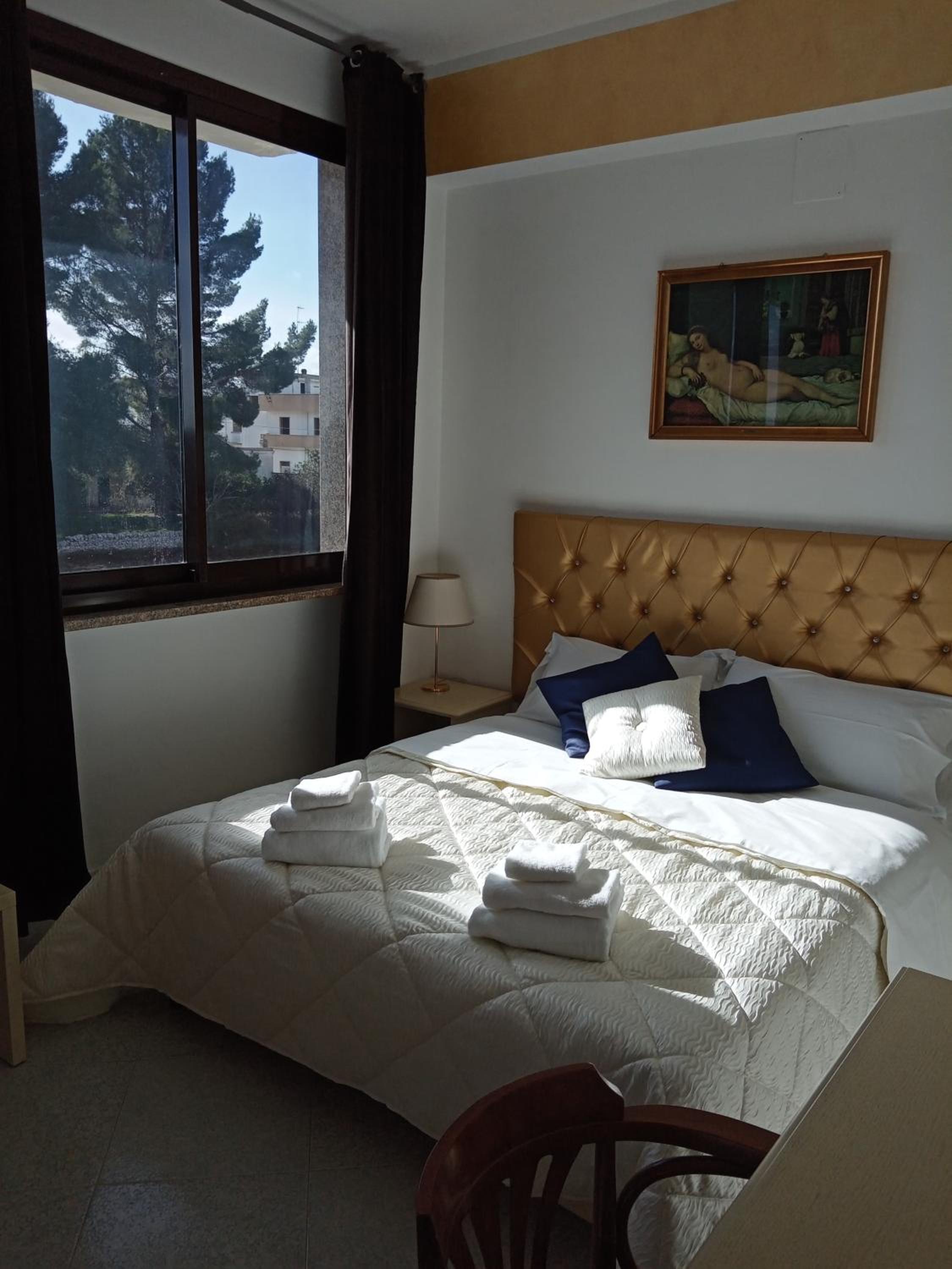 Quadruple Room with Bathroom - Photo 4