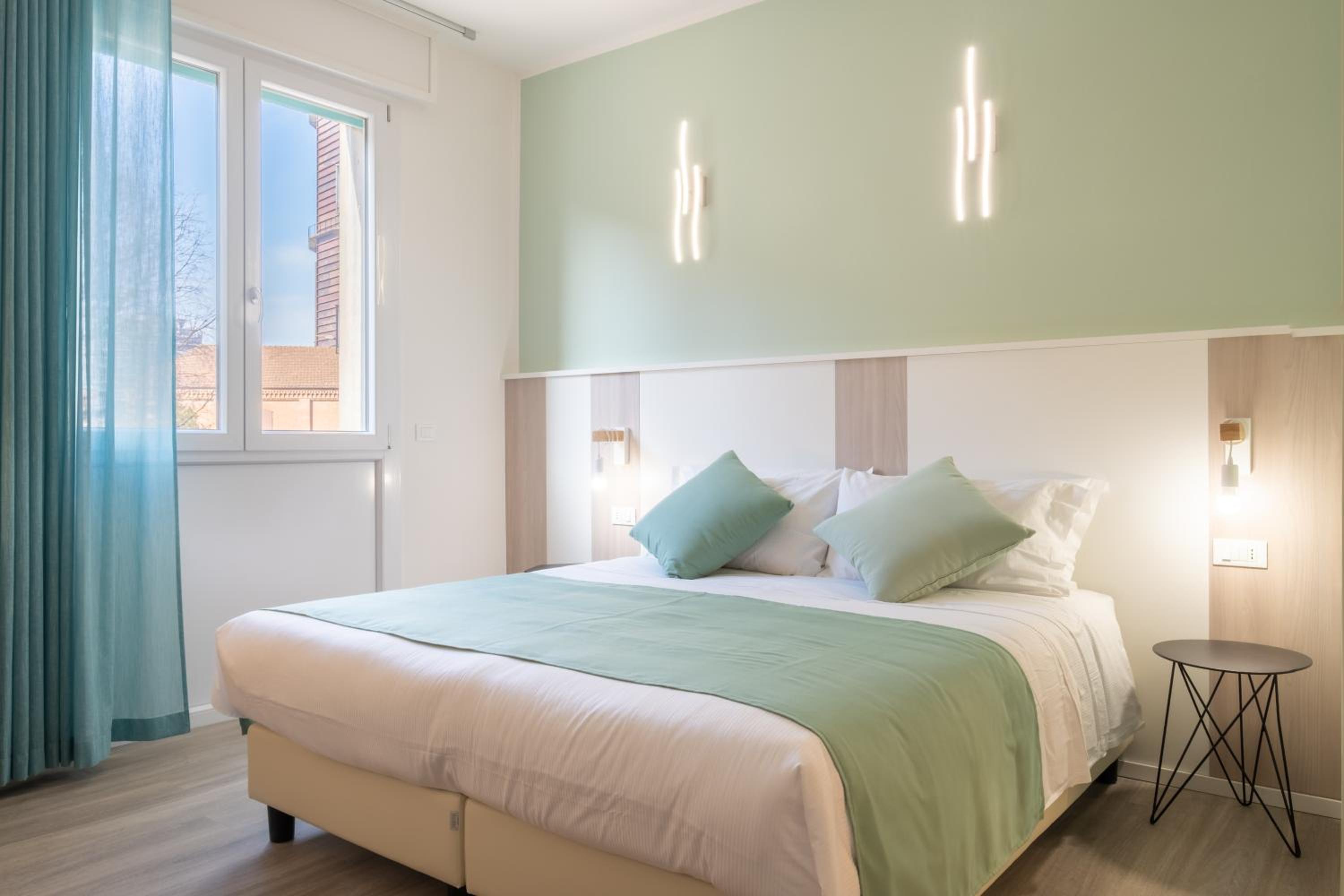 Deluxe Double or Twin Room - Photo 2