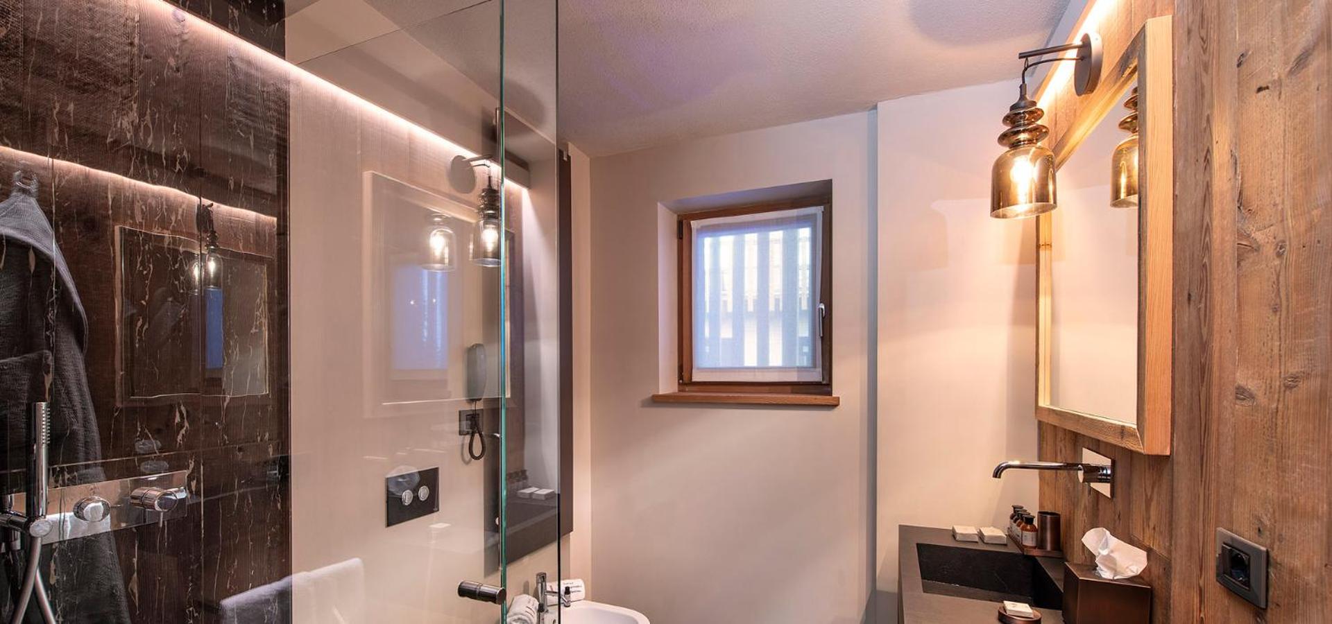 Deluxe Room (2 Adults + 1 Child)
