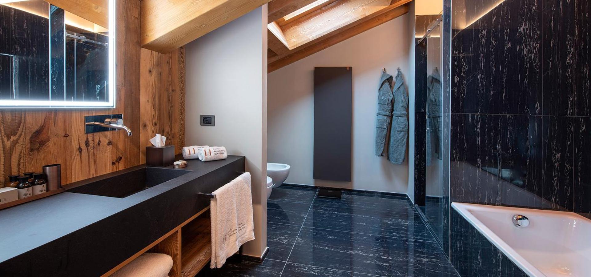 Superior Suite with Mountain View