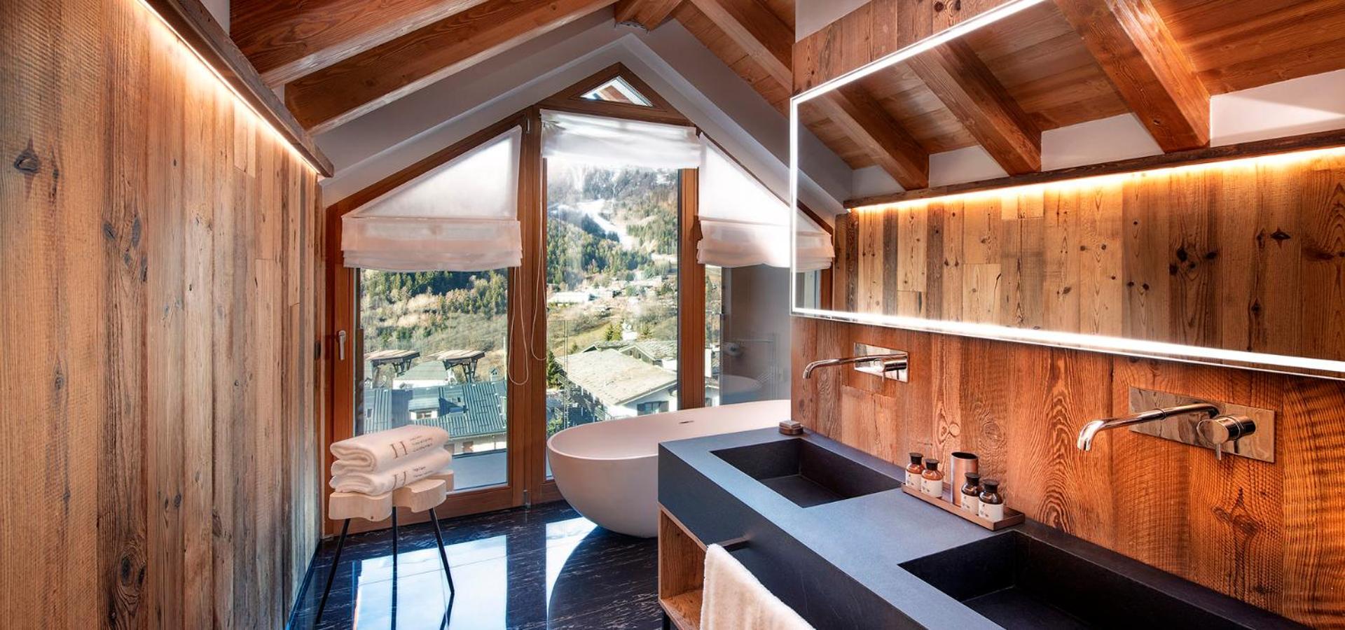 Superior Suite with Mountain View