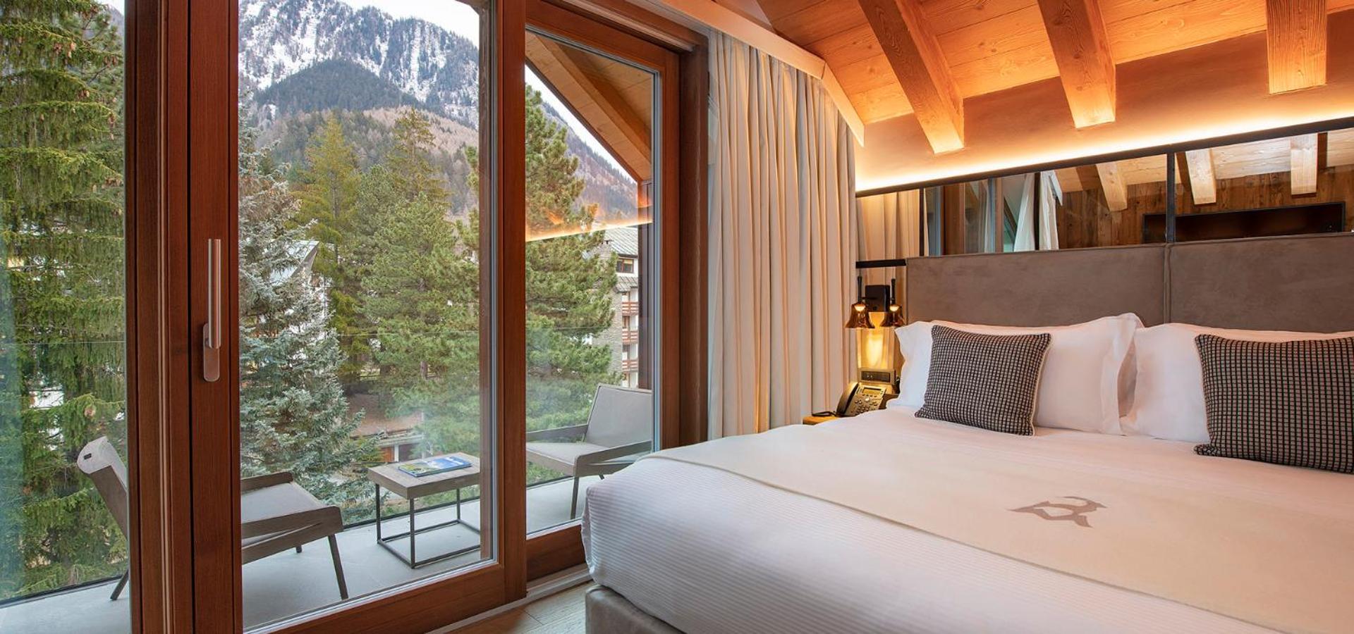 Superior Suite with Mountain View
