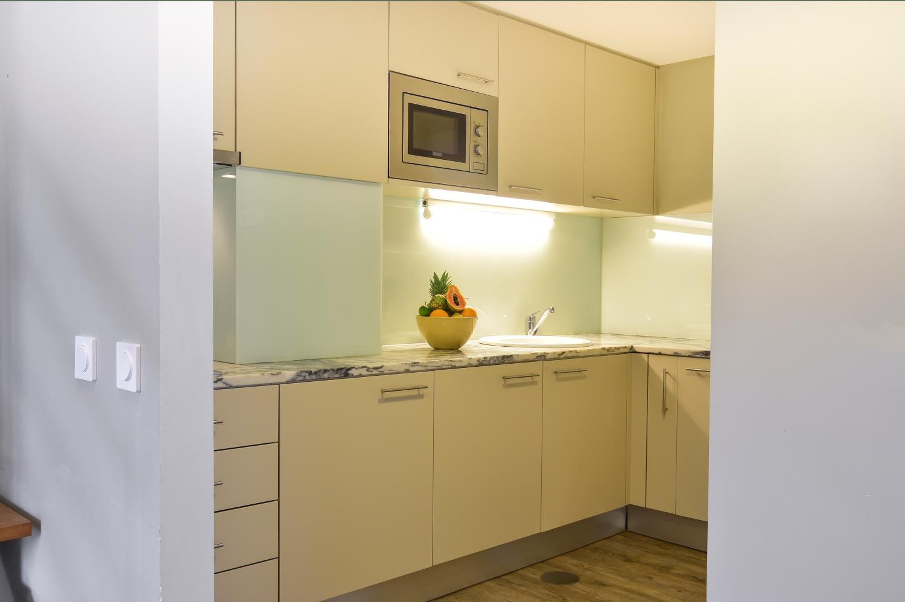 Premium Duplex One Bedroom Apartment with Balcony and Pool View - Photo 4