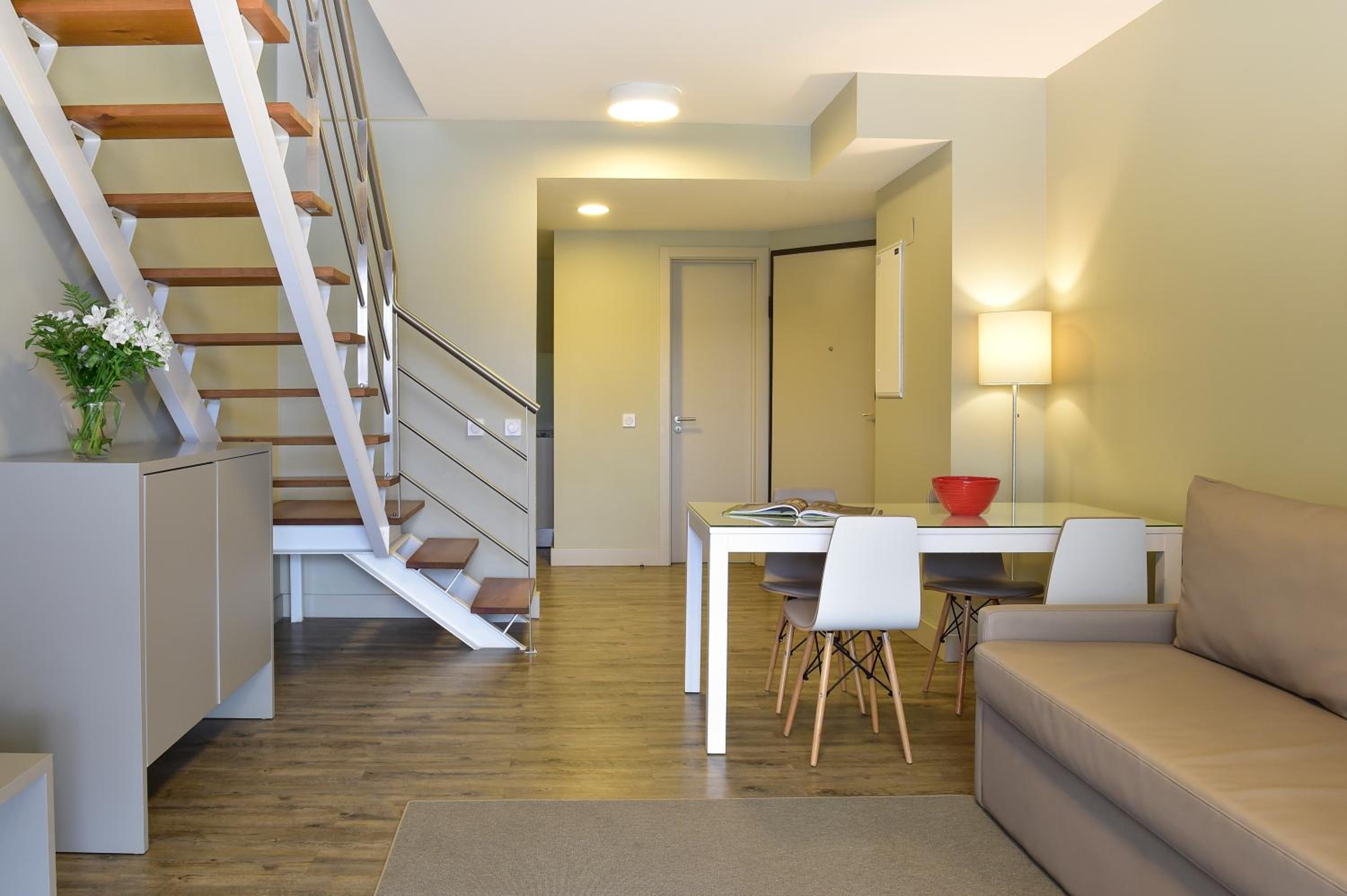 Premium Duplex One Bedroom Apartment with Balcony and Pool View - Photo 9